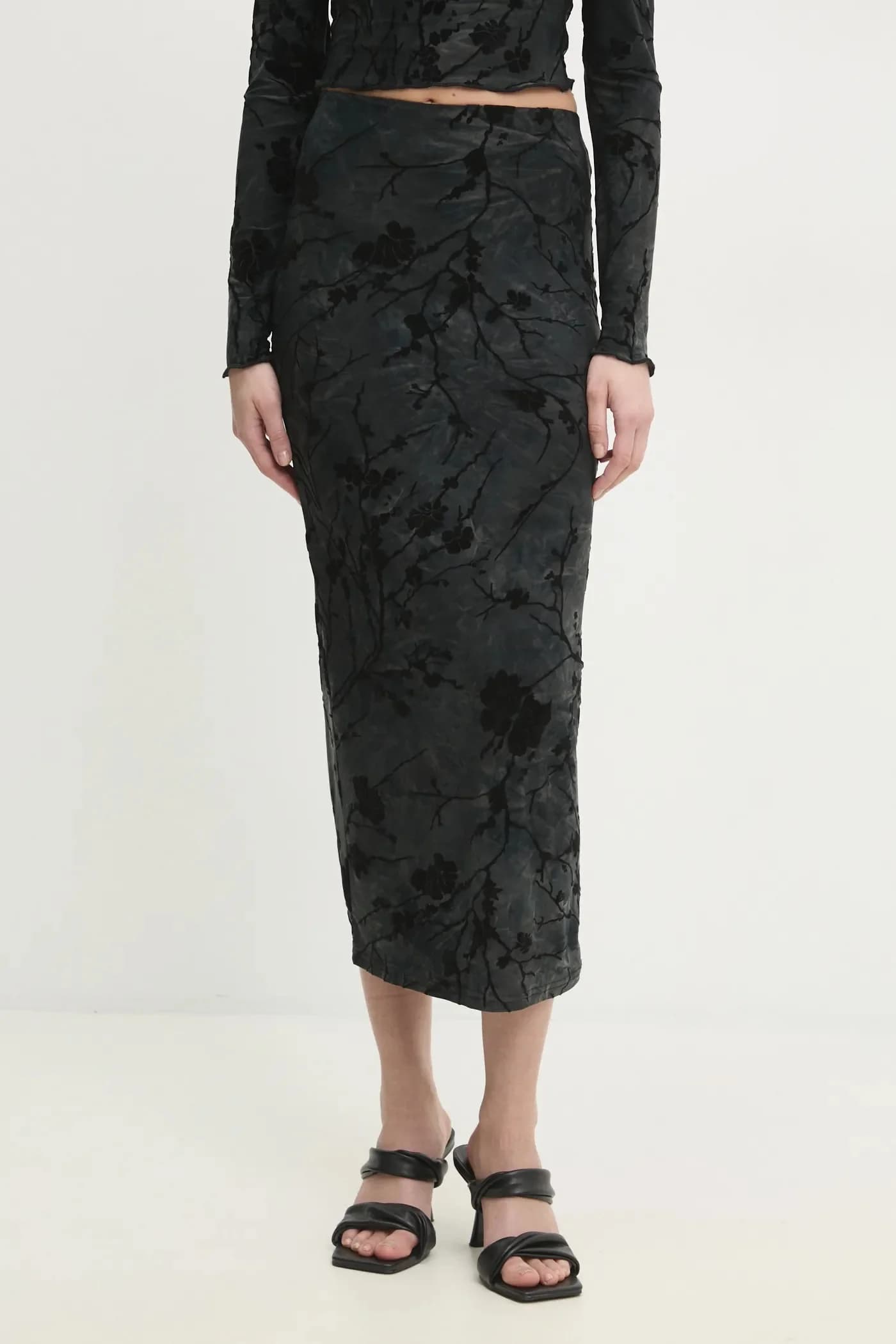 Комплект из лонгсливов и юбки - фото 4