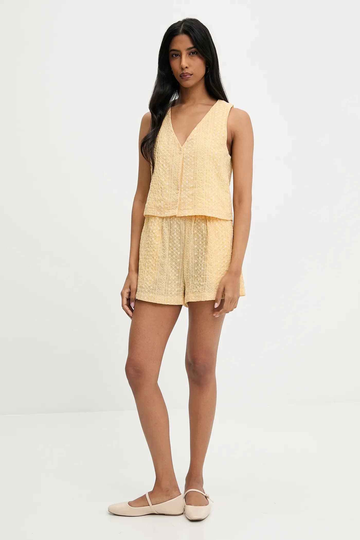 Жилет и шорты - фото 2