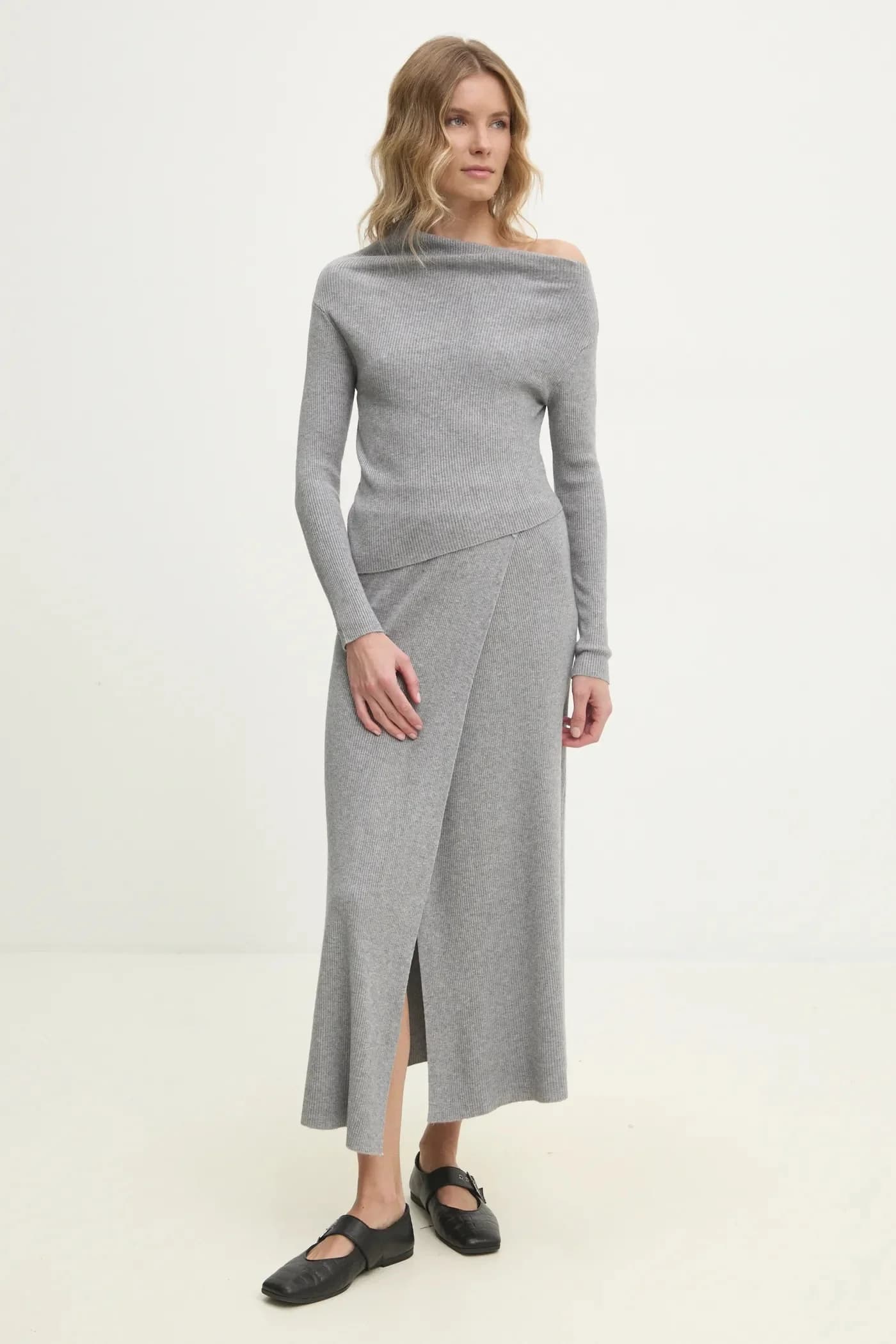 Свитер и юбка