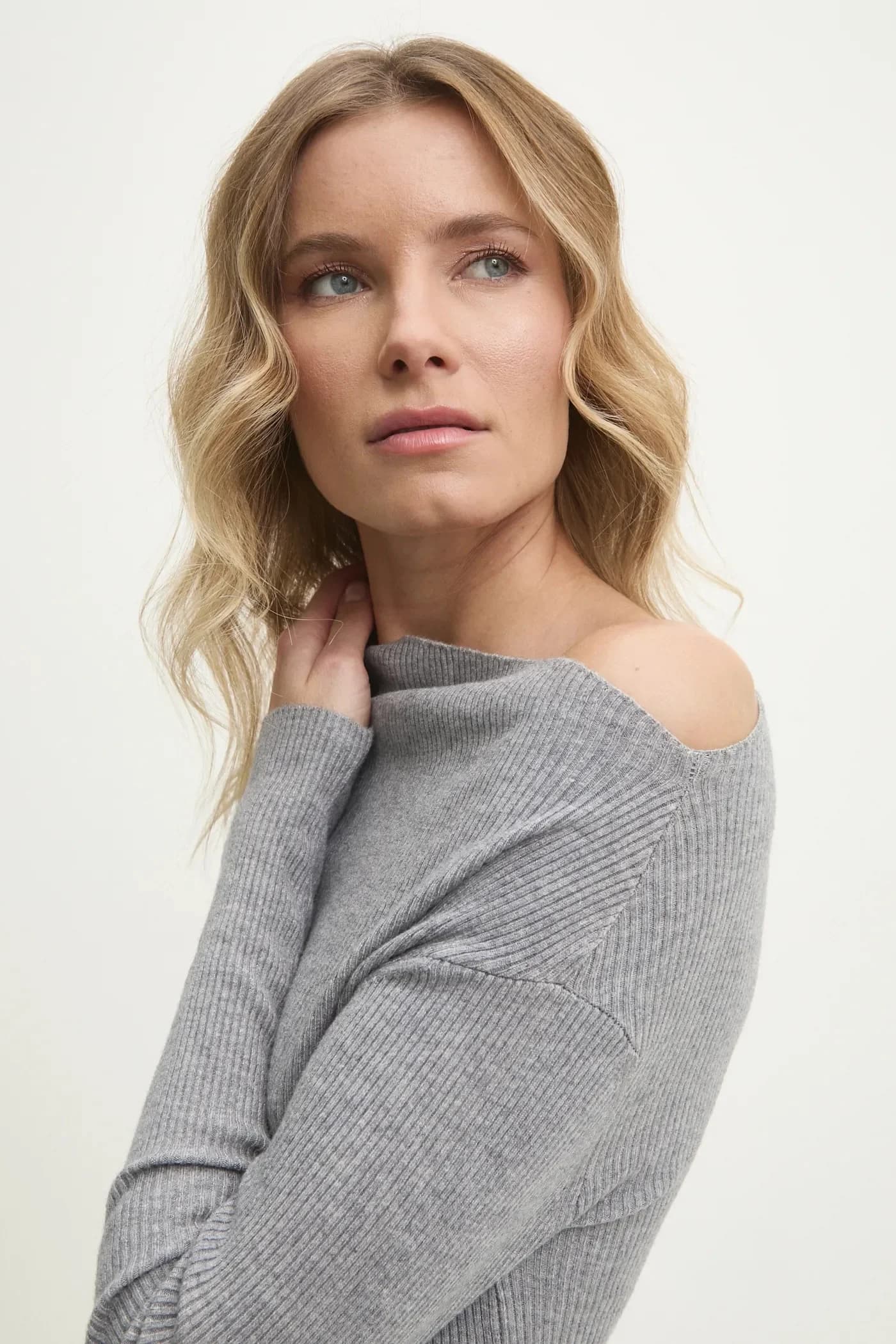 Свитер и юбка - фото 5