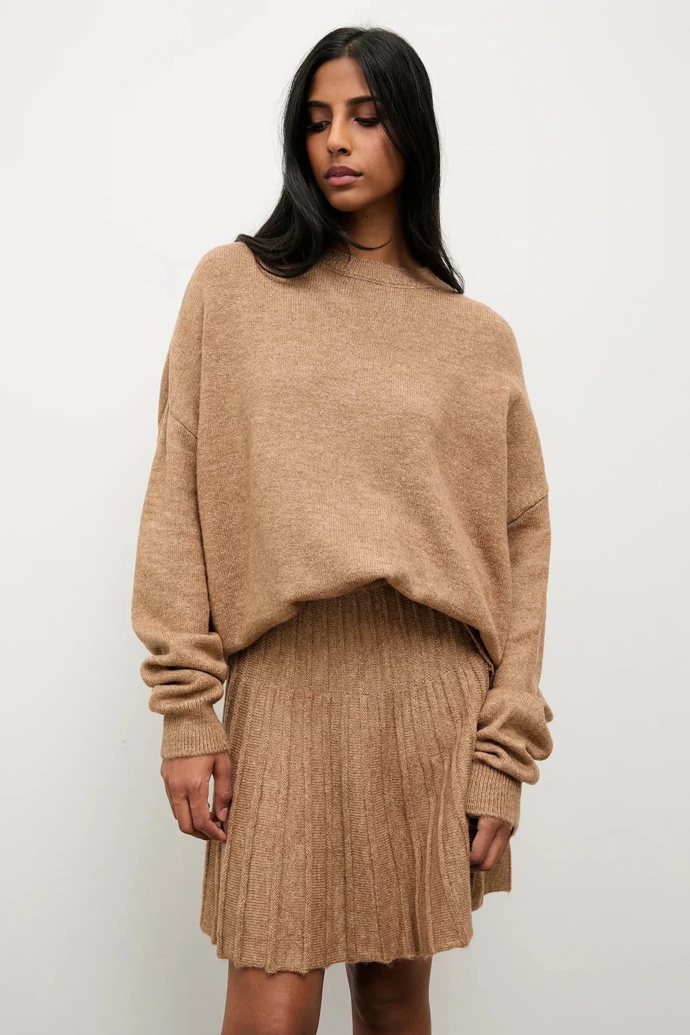 Свитер и юбка - фото 2