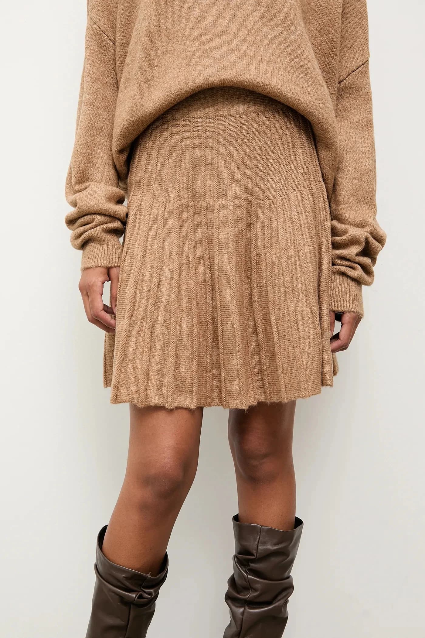 Свитер и юбка - фото 3