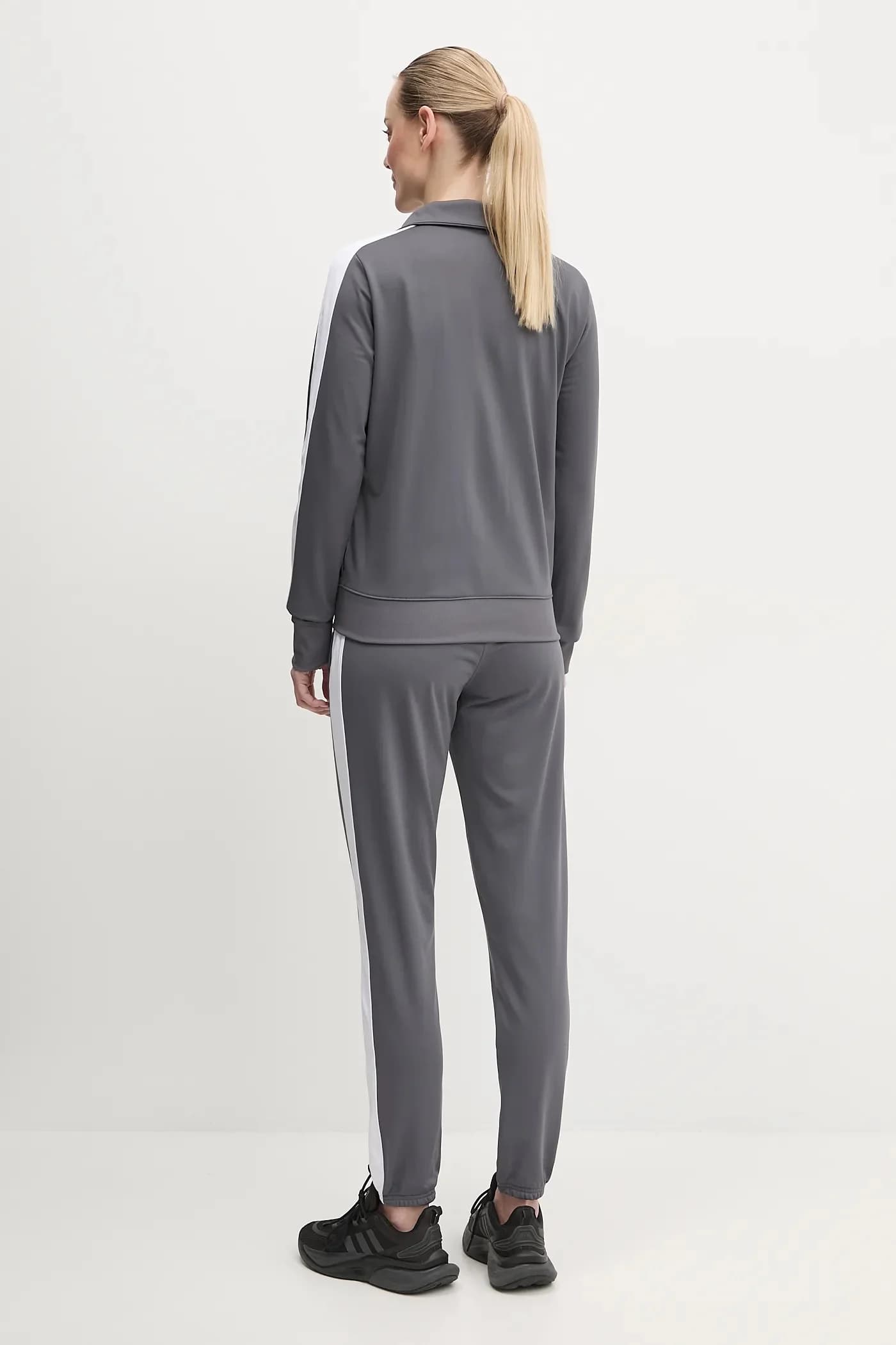 Спортивный костюм из трикотажа - фото 3