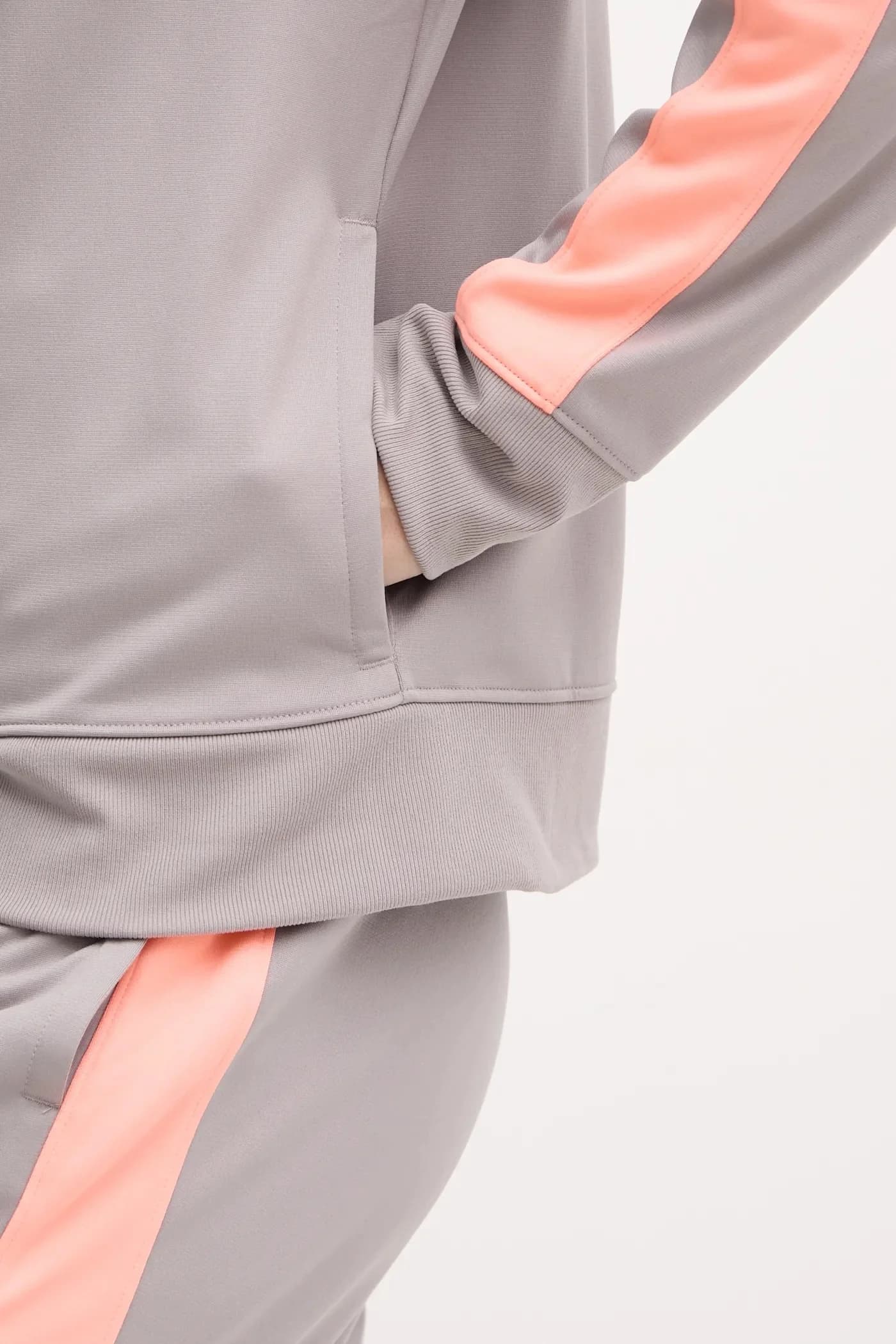 Спортивный костюм из трикотажа - фото 6