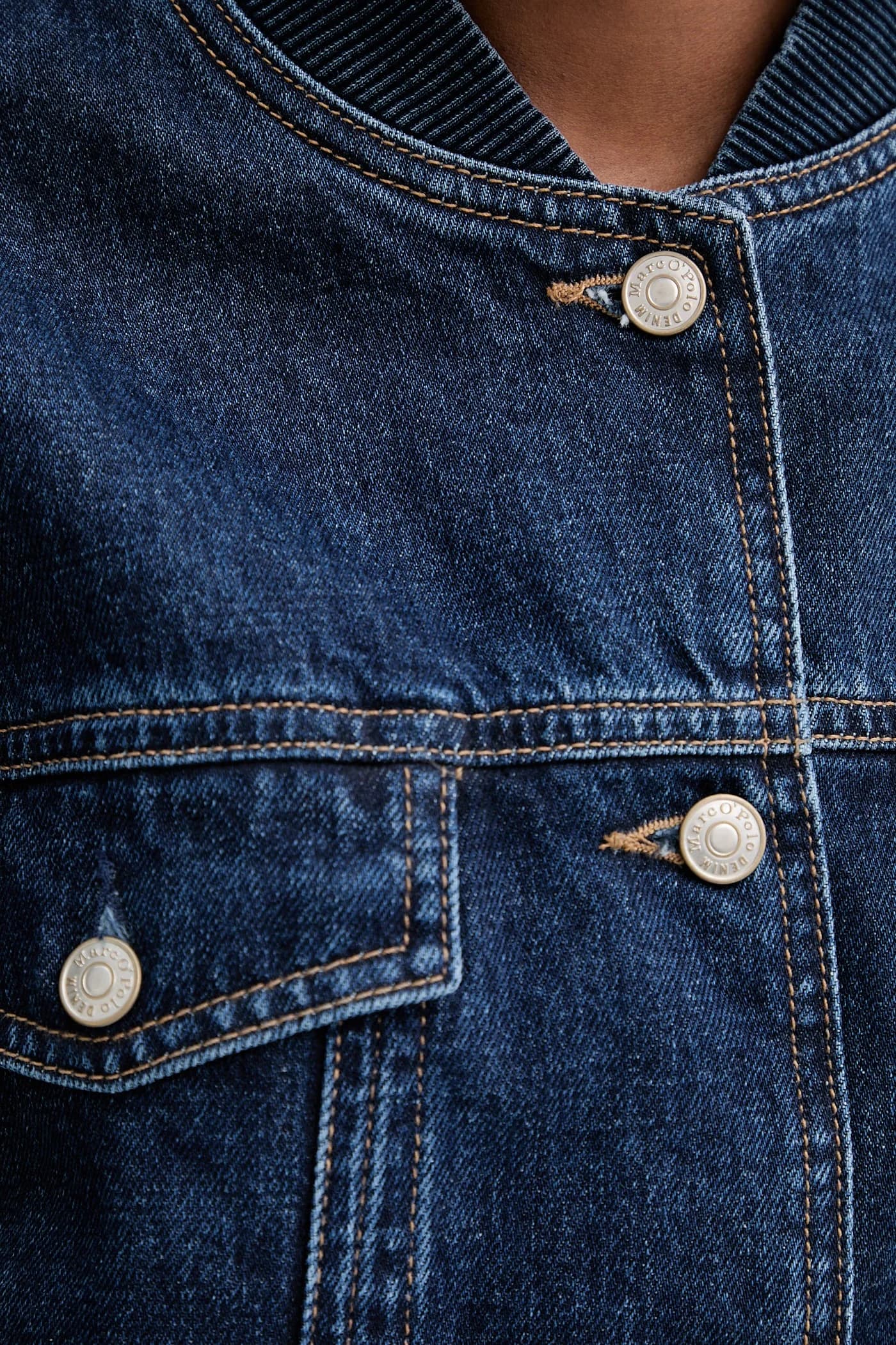 Джинсовый бомбер - фото 5