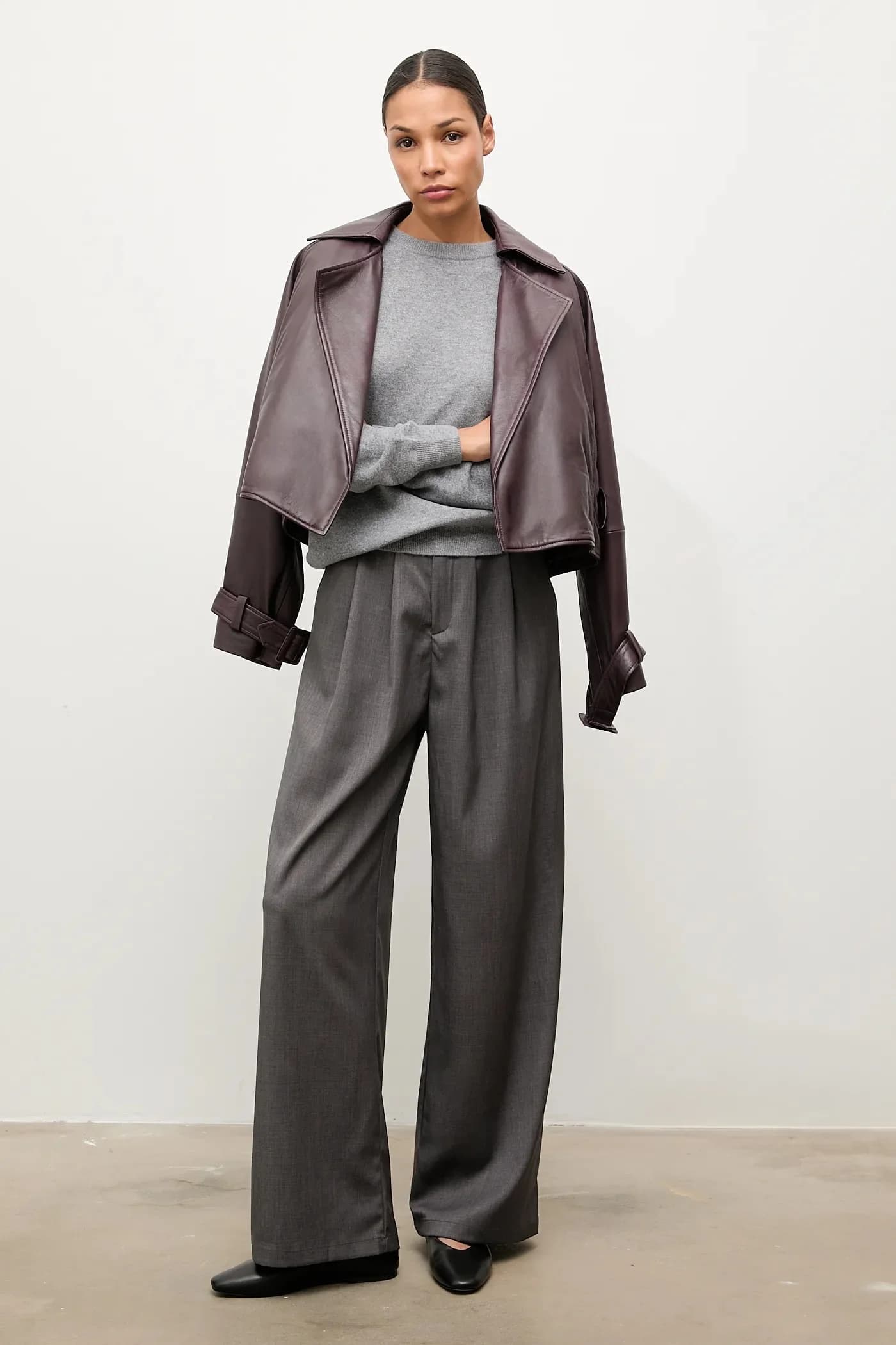 Женская короткая кожаная куртка - фото 2