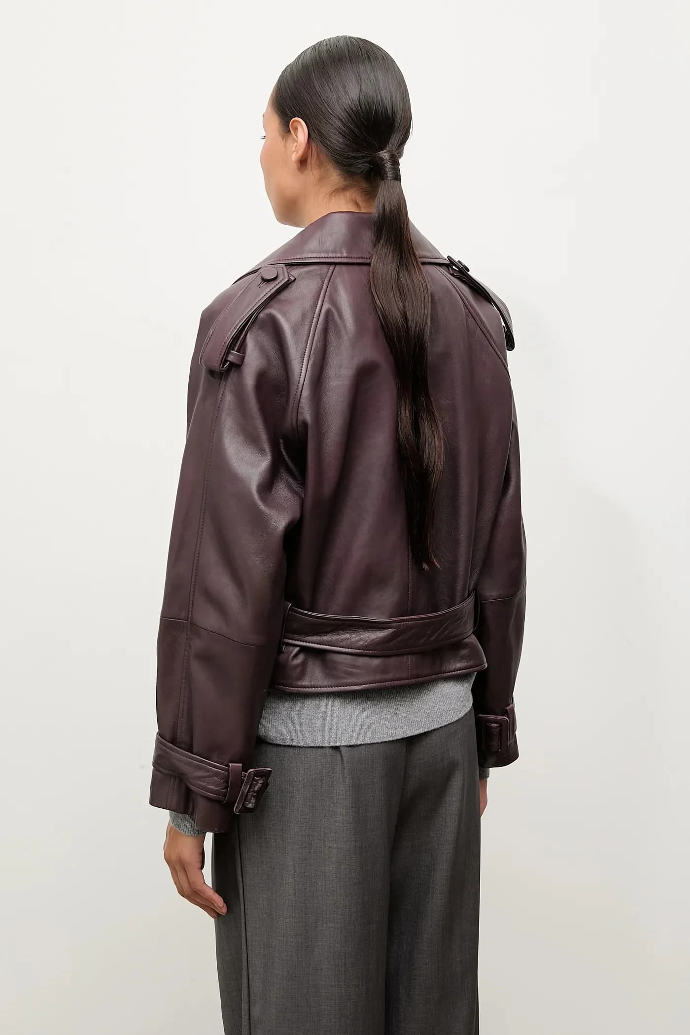 Женская короткая кожаная куртка - фото 3