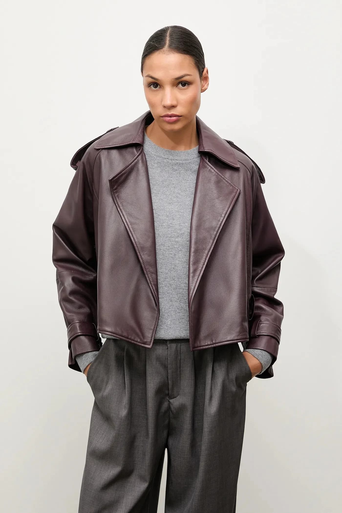 Женская короткая кожаная куртка - фото 6