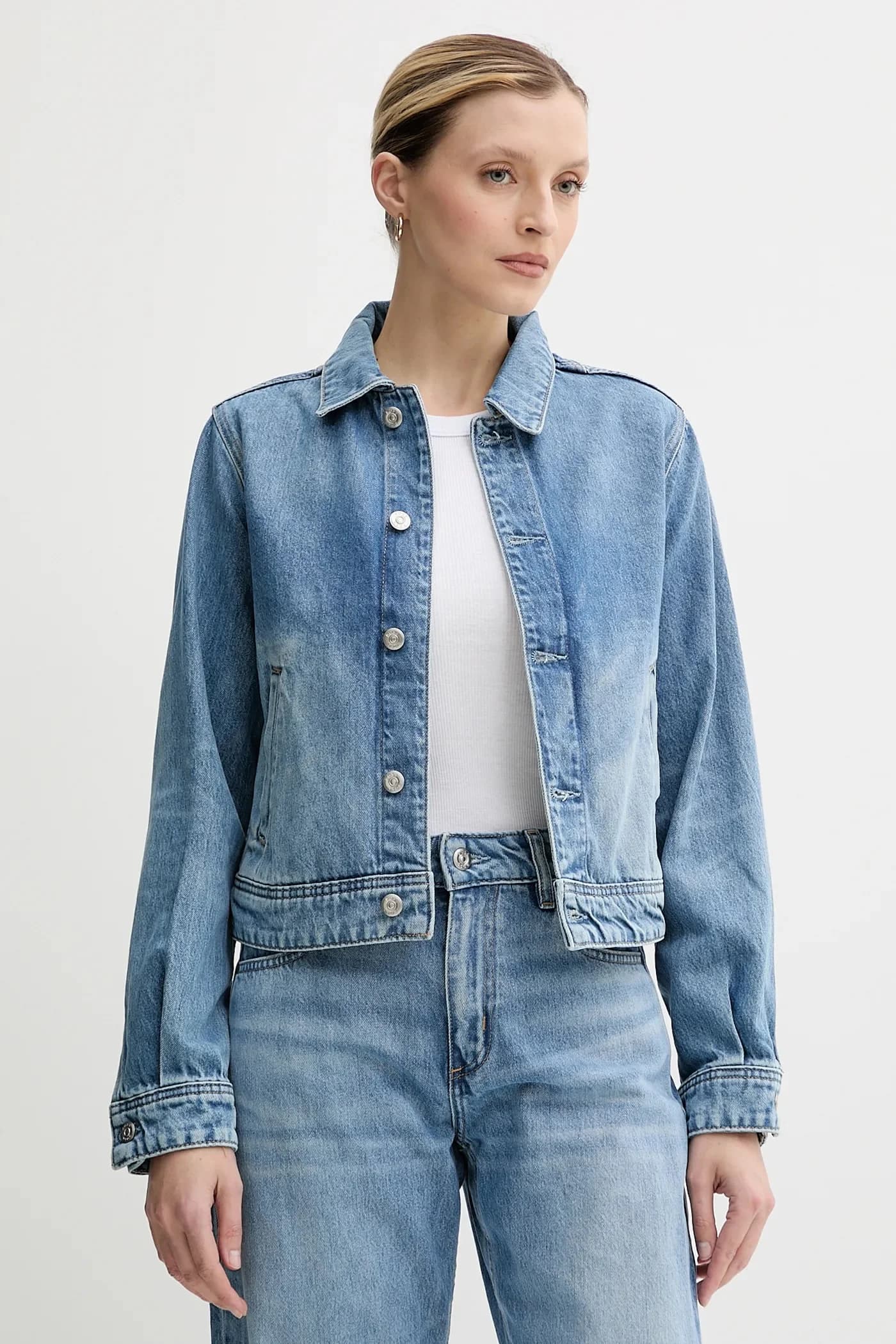 Джинсовая куртка