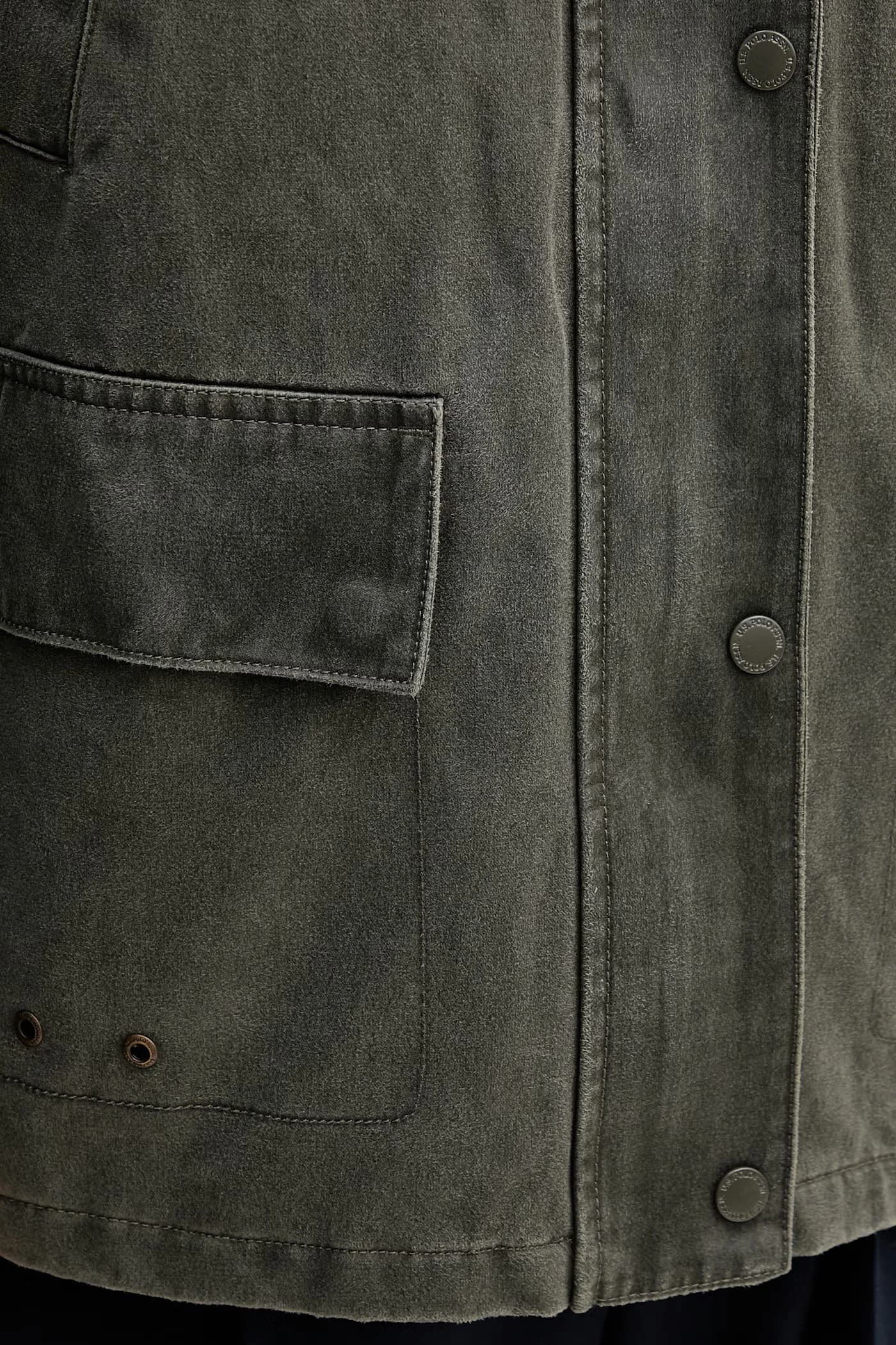 КОРОТКАЯ КУРТКА ВОСКОВОГО СТИЛЯ - фото 5