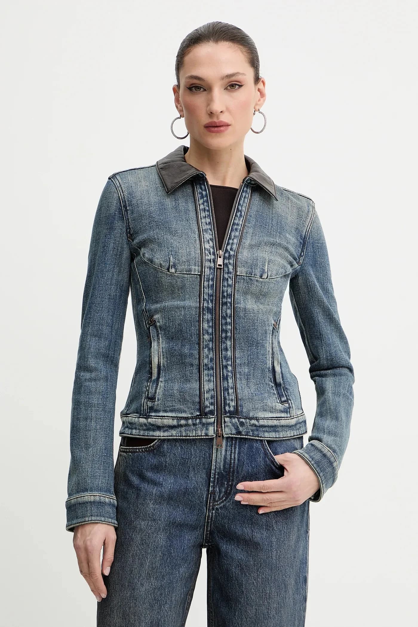 Джинсовая куртка