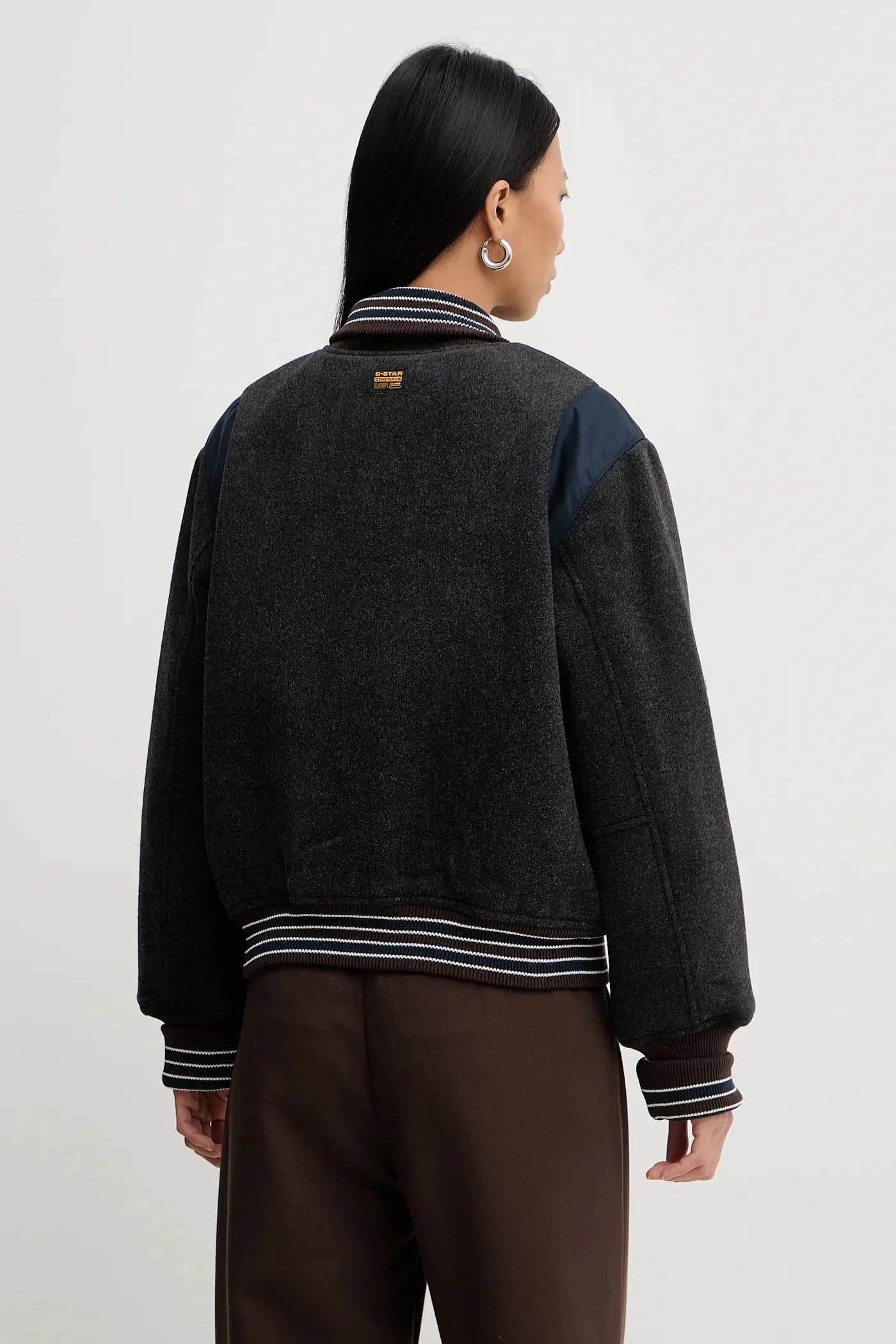 Укороченный бомбер из шерсти - фото 3