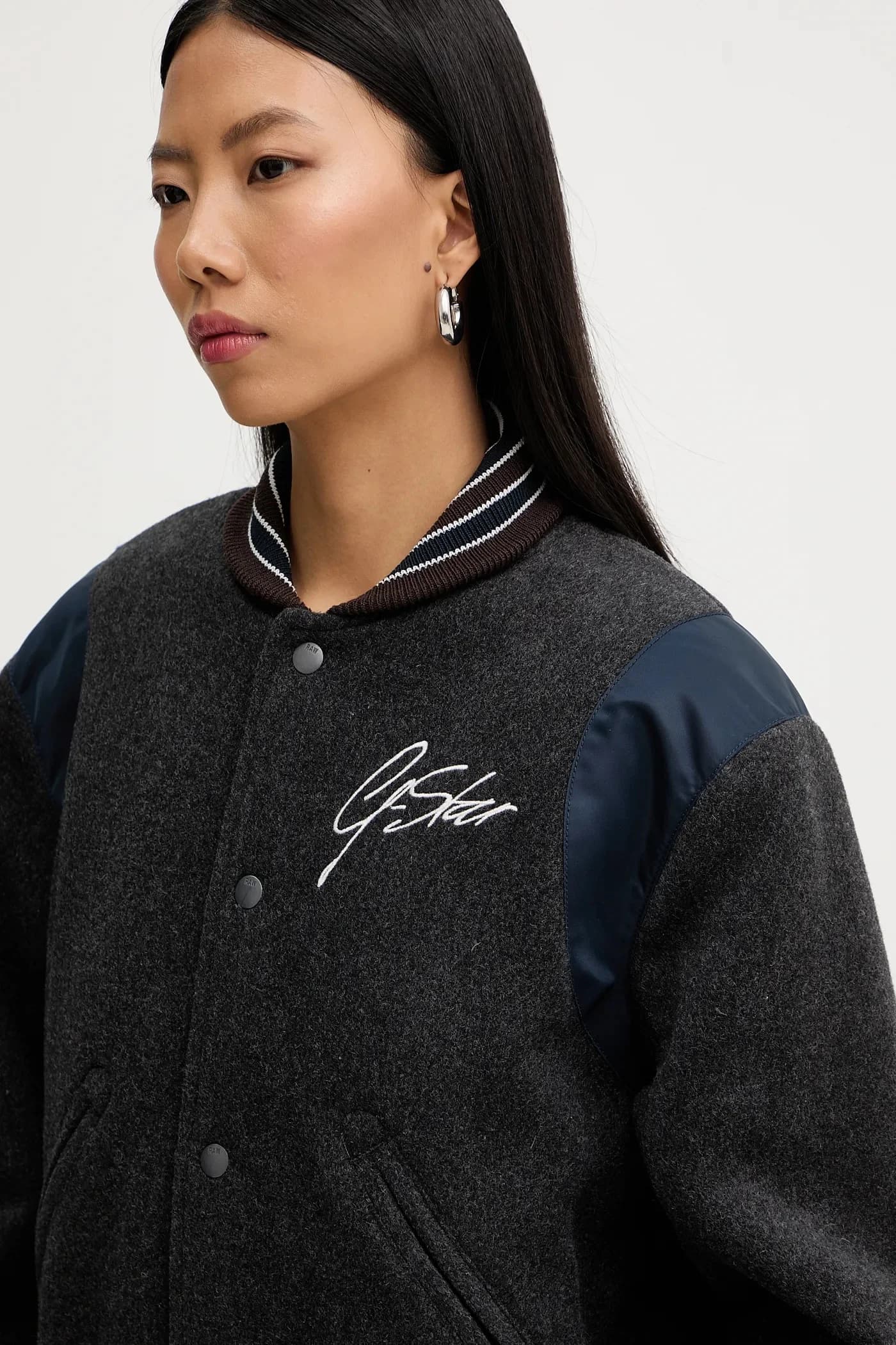 Укороченный бомбер из шерсти - фото 4