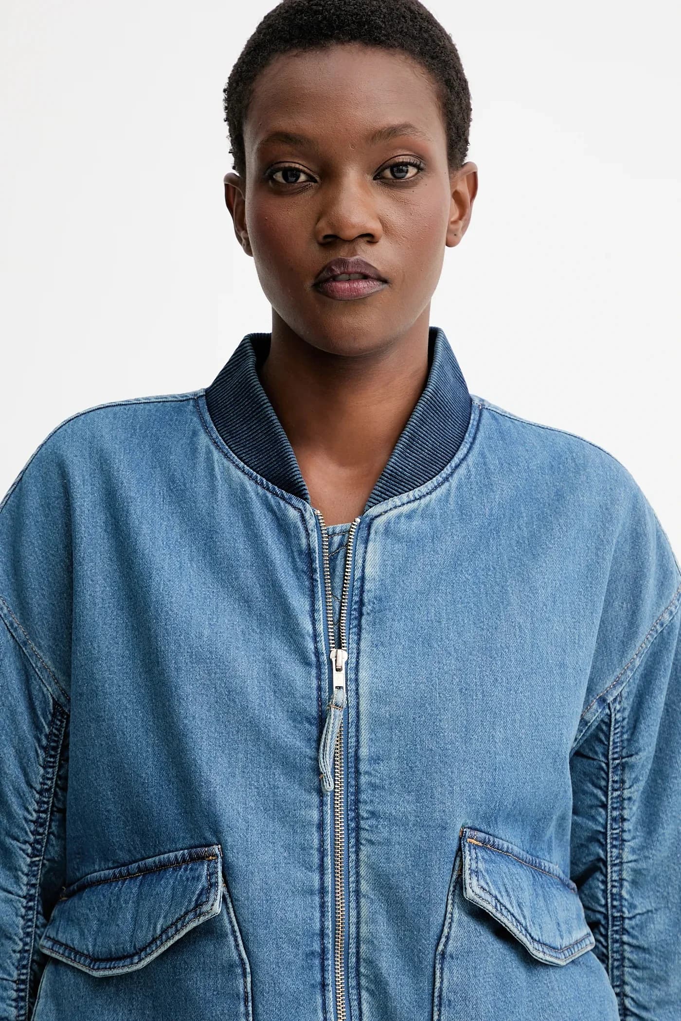 Джинсовый бомбер - фото 4