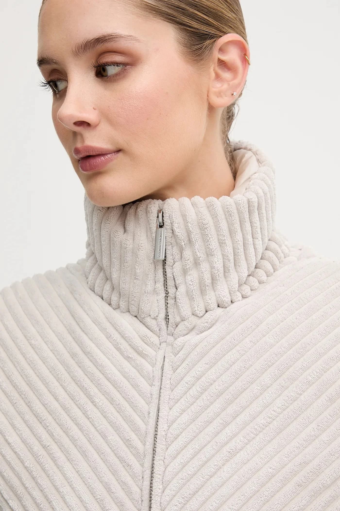 Пуховая вельветовая куртка - фото 4