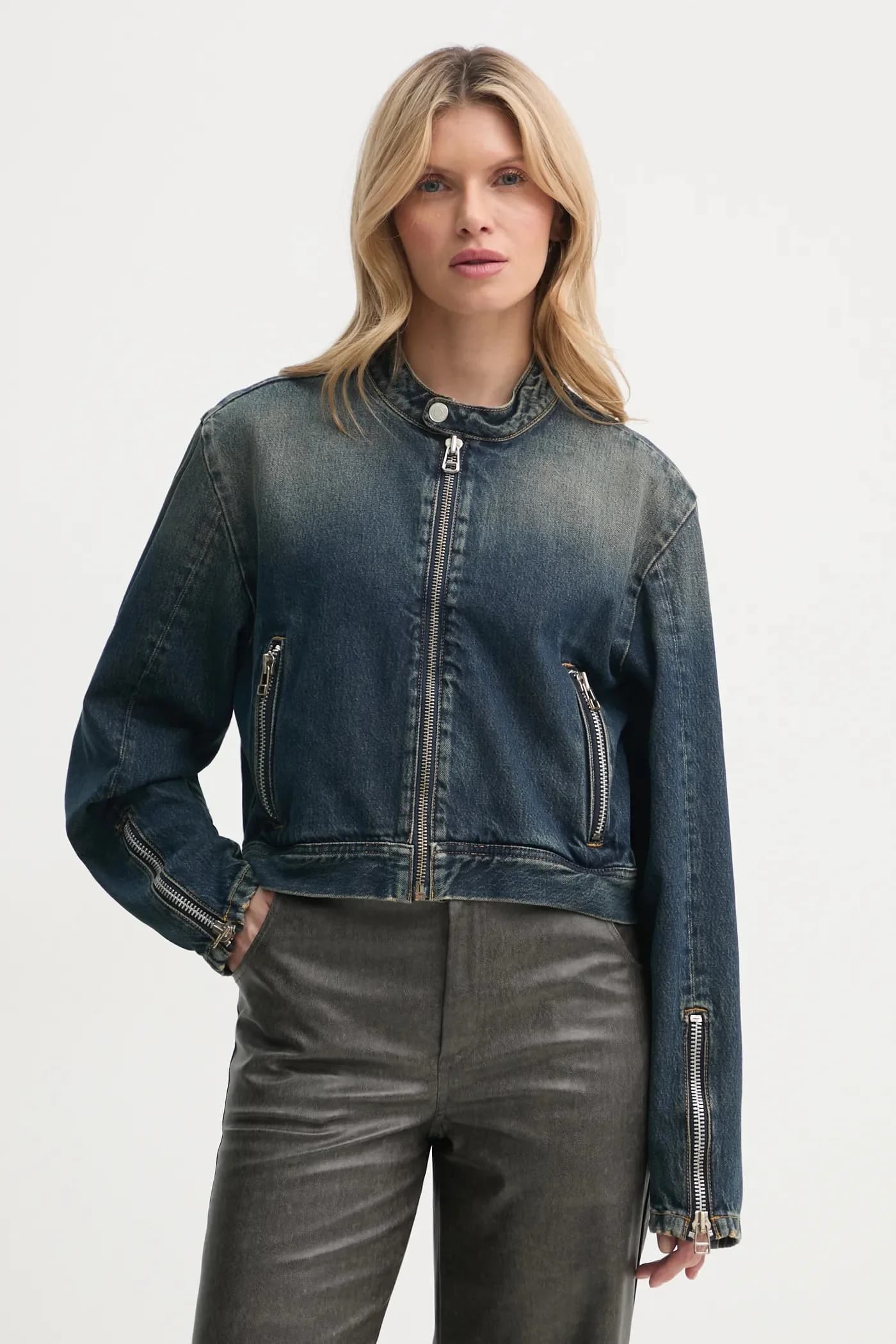 Джинсовая куртка