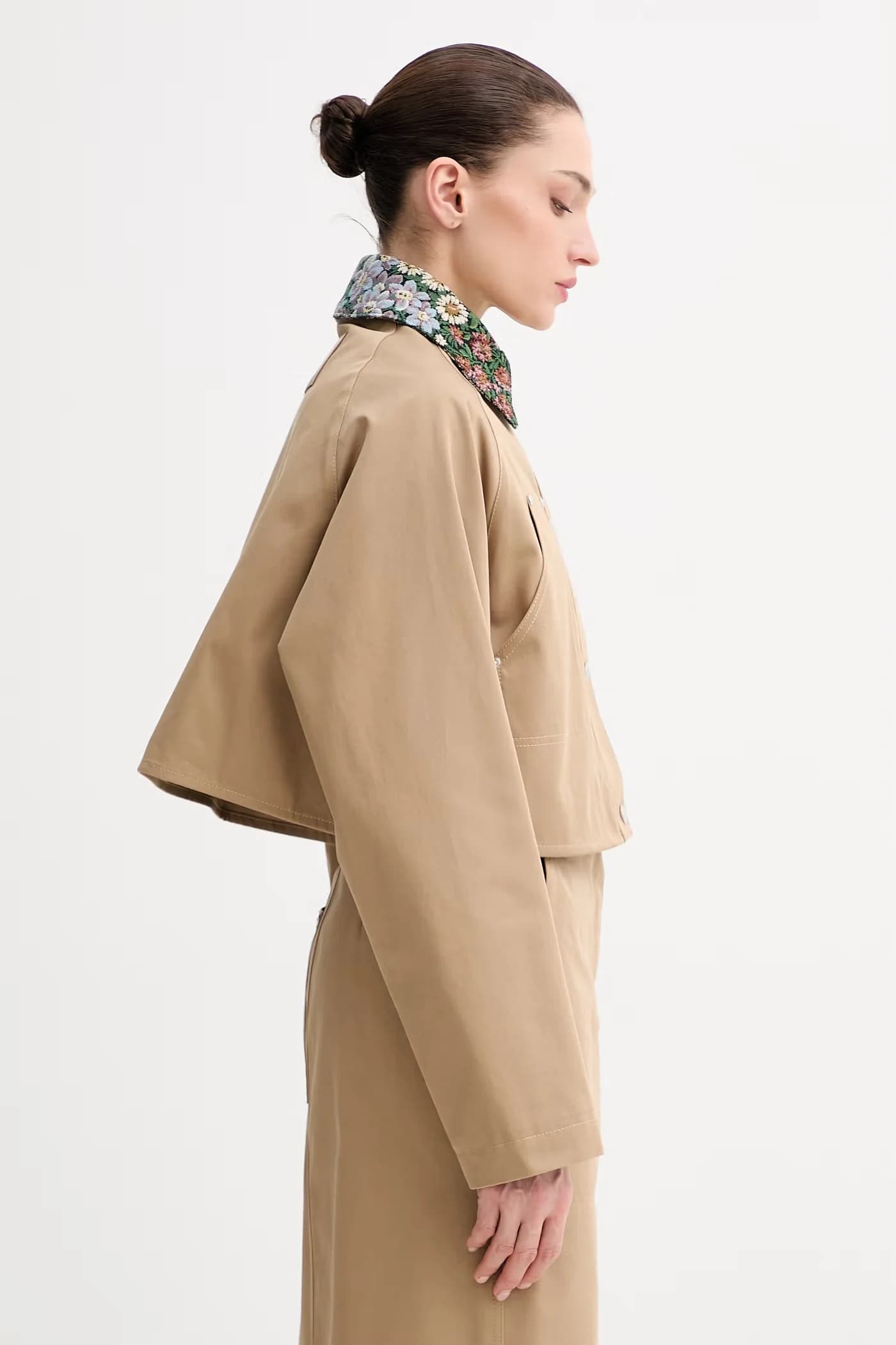 Женская короткая куртка из хлопка - фото 4