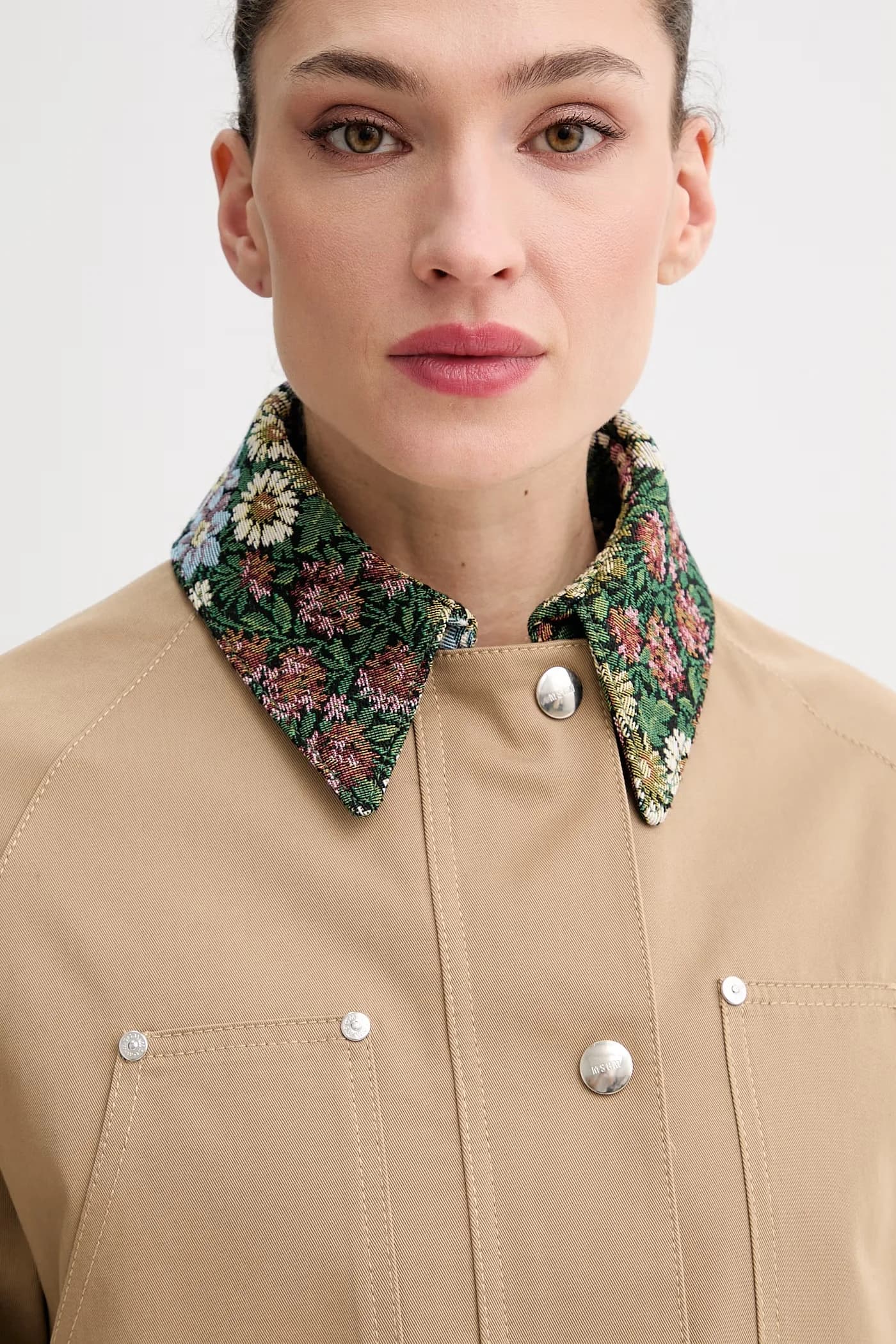 Женская короткая куртка из хлопка - фото 5