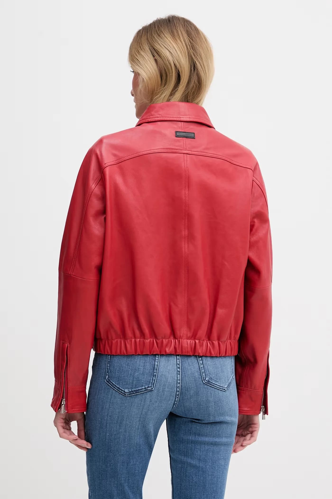 Женская короткая кожаная куртка - фото 3