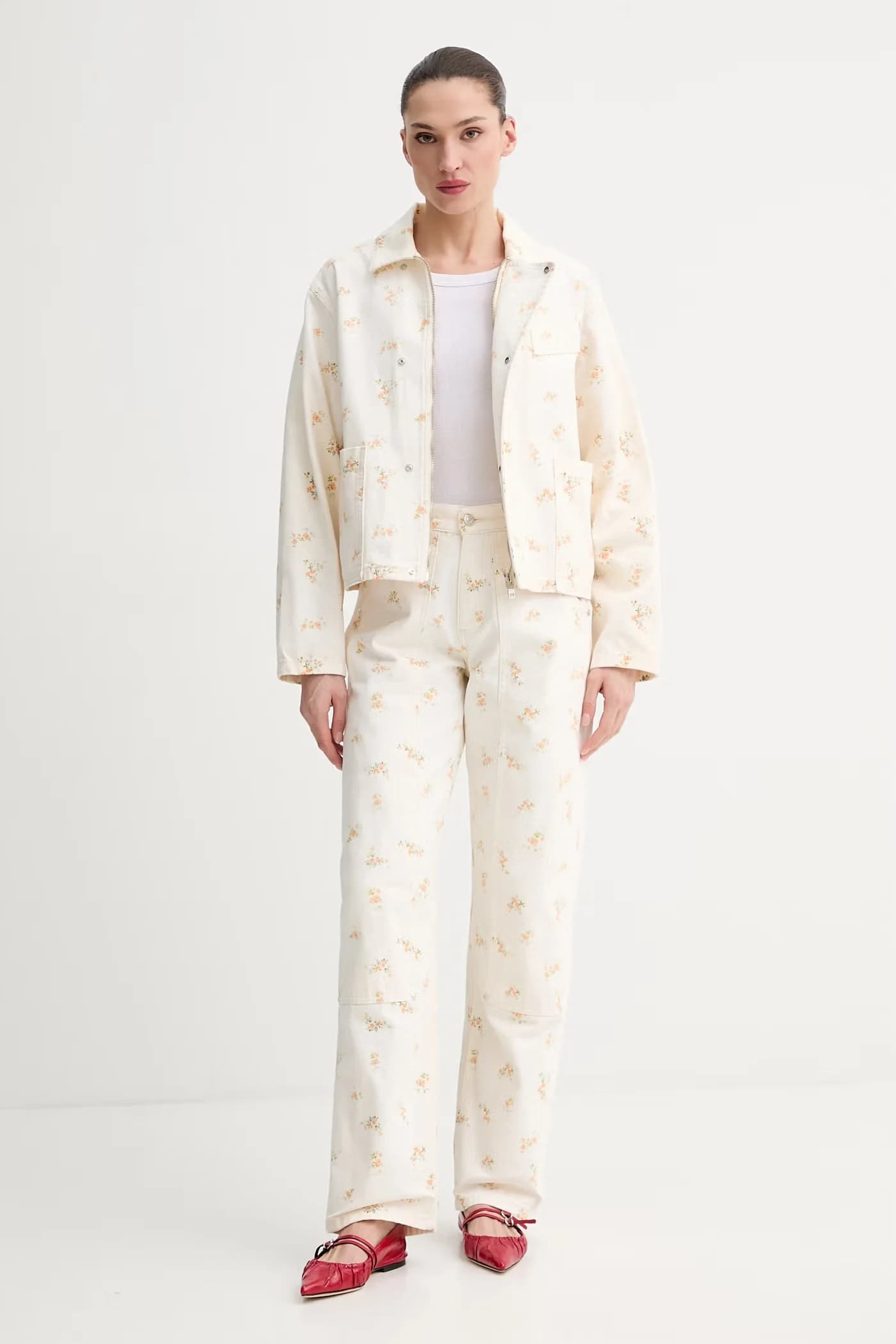 Женская короткая джинсовая куртка - фото 2