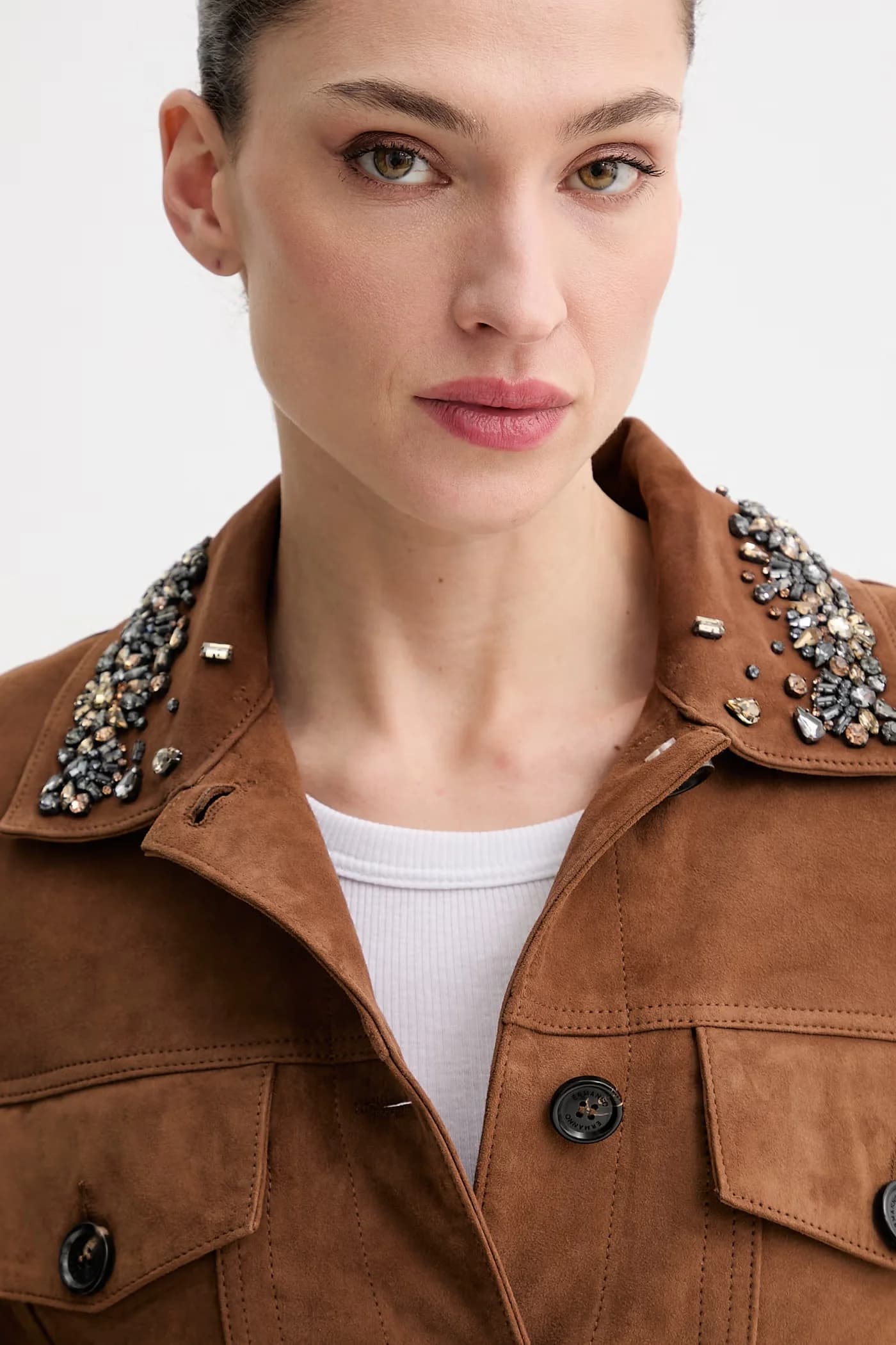 Женская короткая замшевая куртка - фото 4