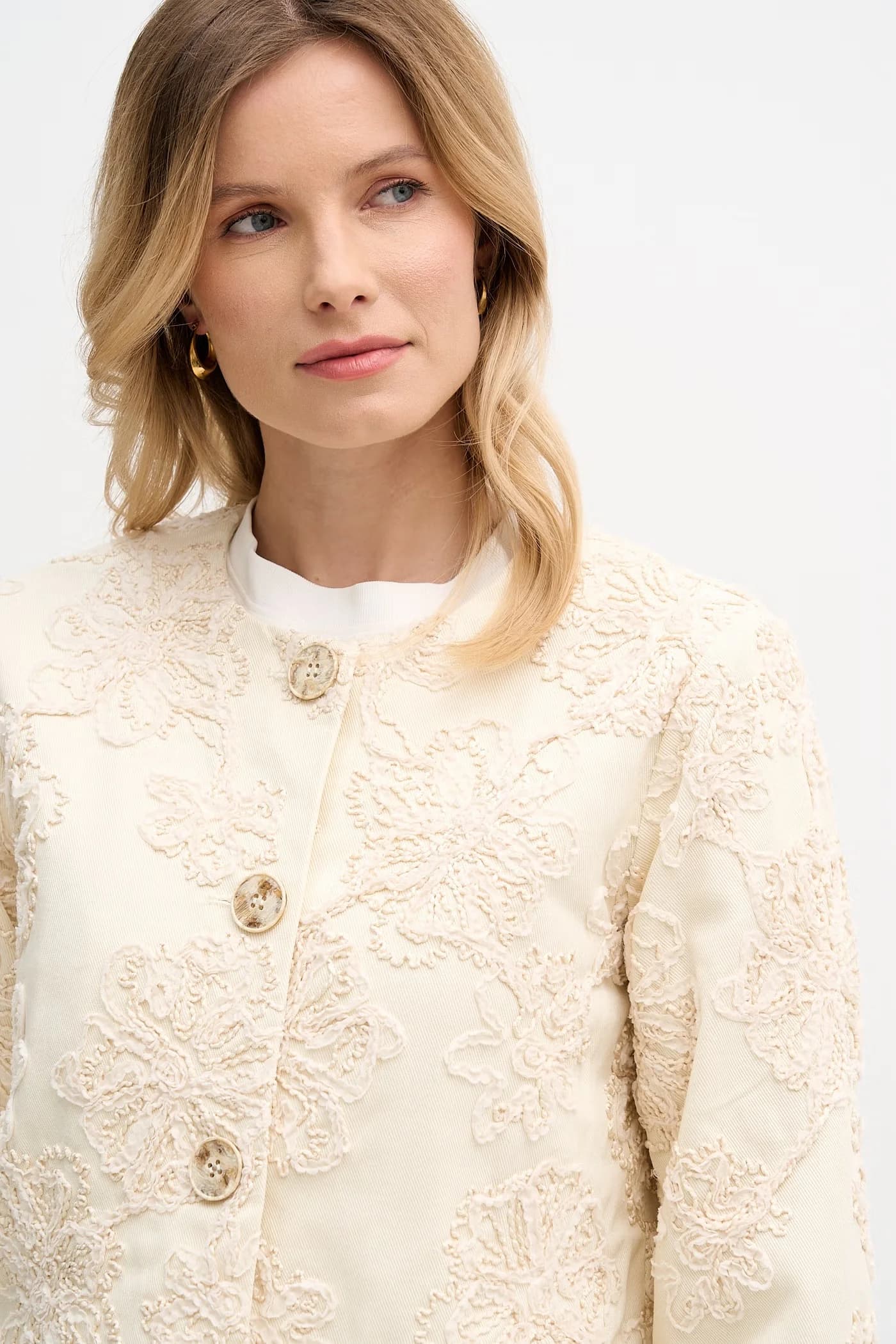 Женская короткая куртка из хлопка - фото 4