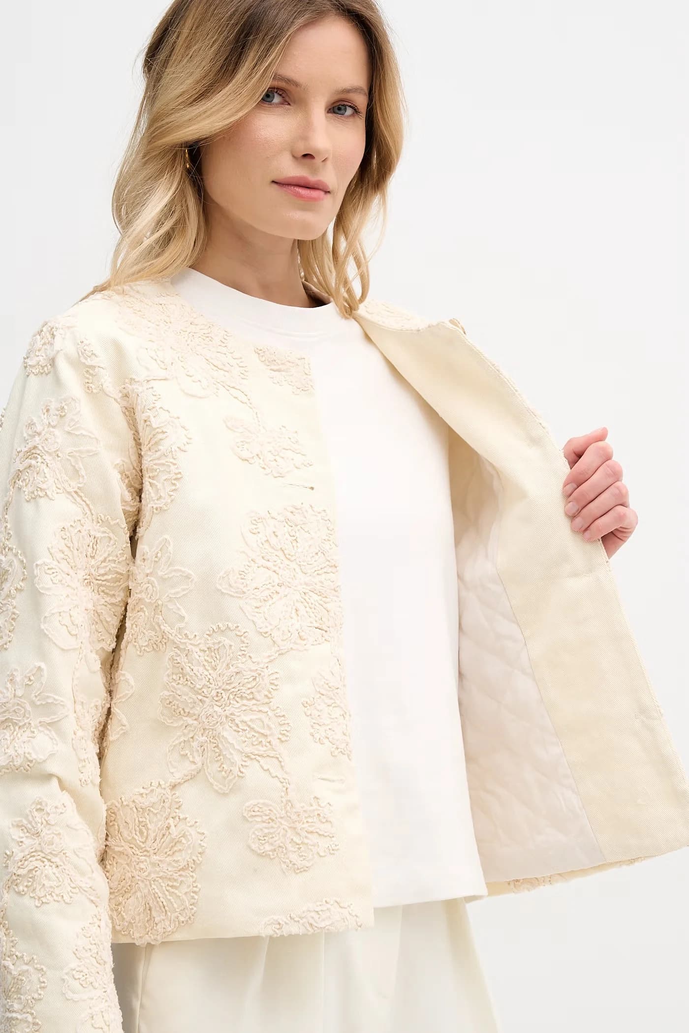 Женская короткая куртка из хлопка - фото 6