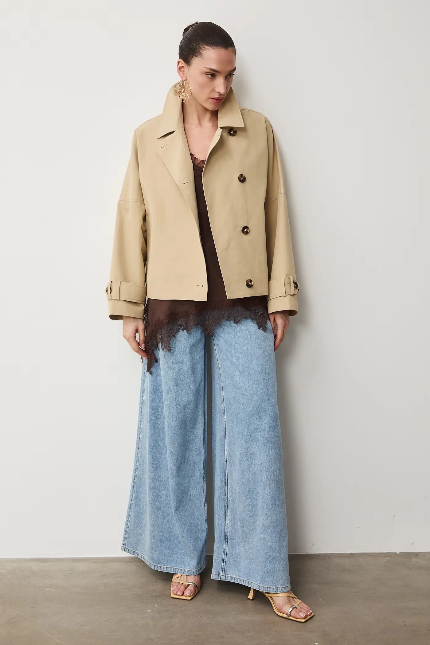 Женский короткий тренч