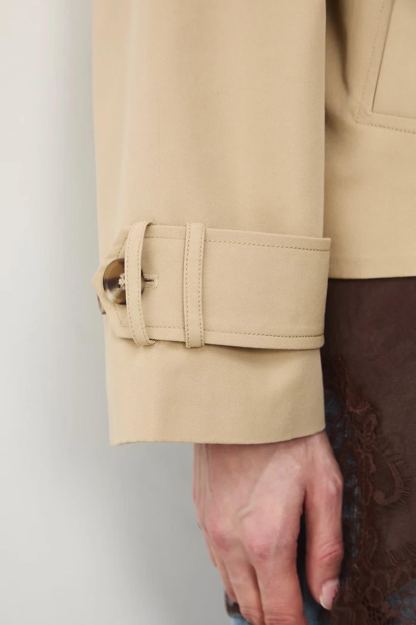 Женский короткий тренч - фото 6