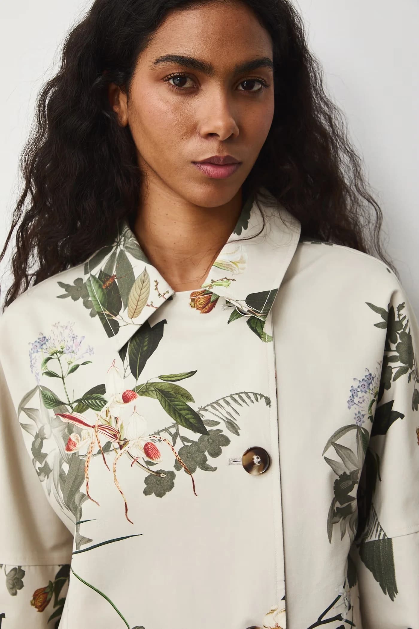 Женский короткий тренч - фото 4