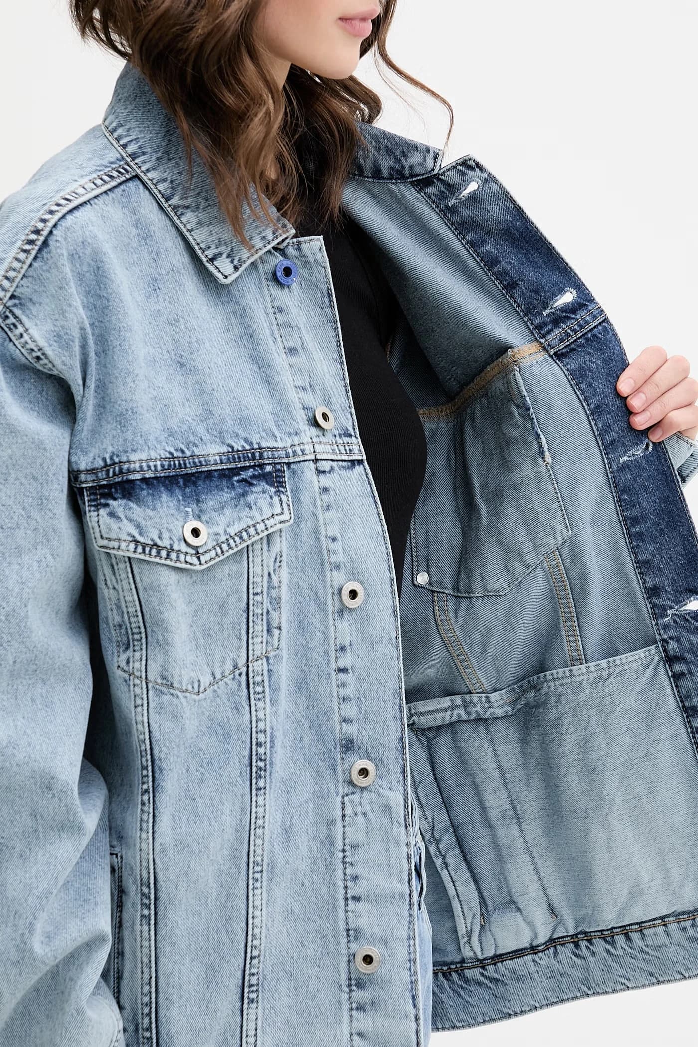 Женская джинсовая куртка - фото 7