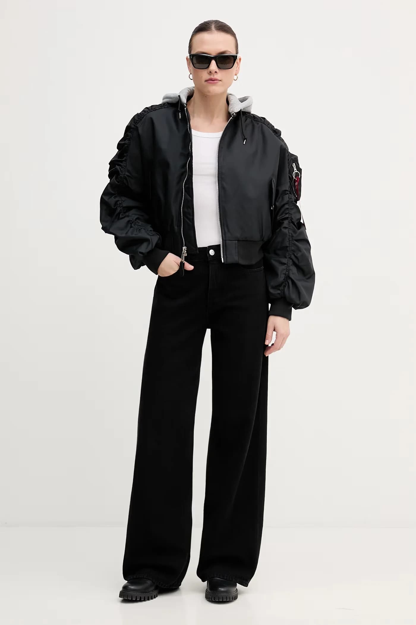 Короткая куртка-бомбер Light W с капюшоном - фото 2