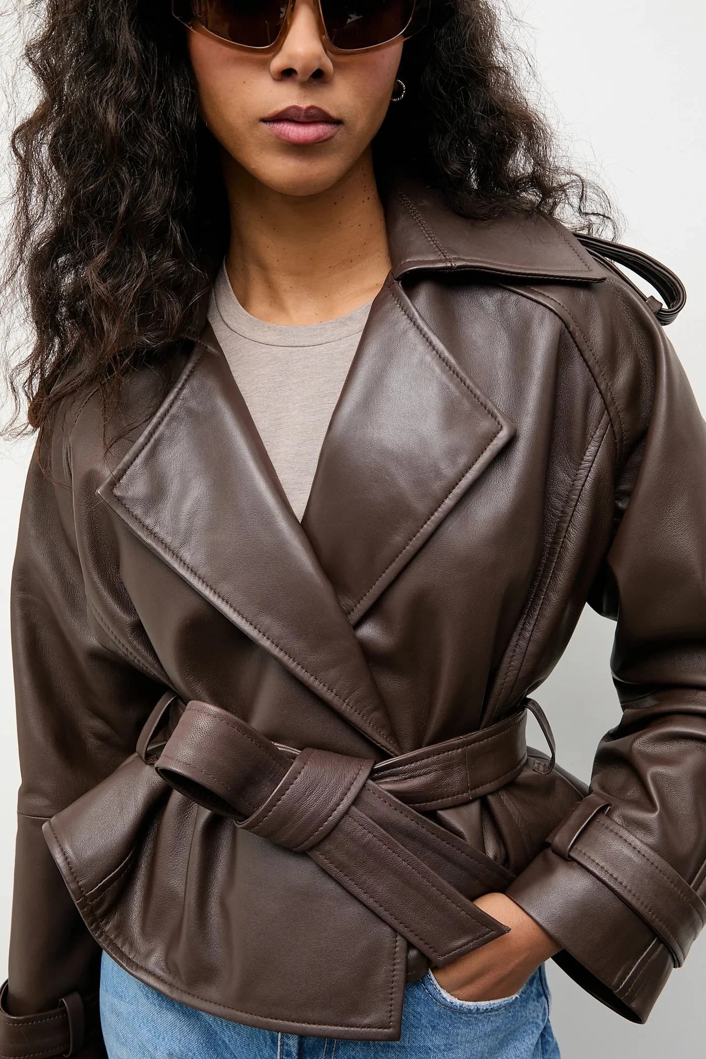 Женская короткая кожаная куртка