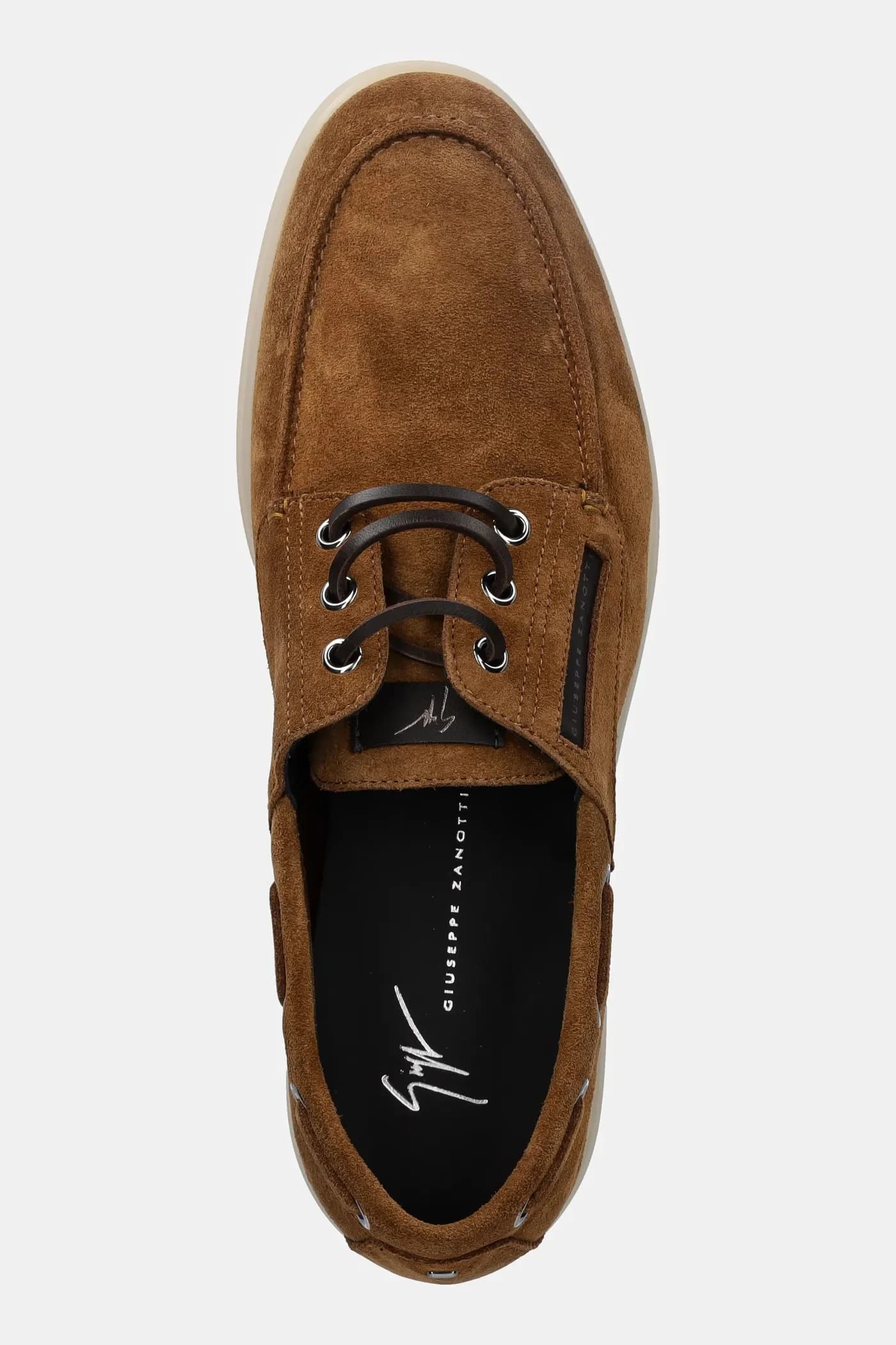 Замшевые туфли на кроватке - фото 4