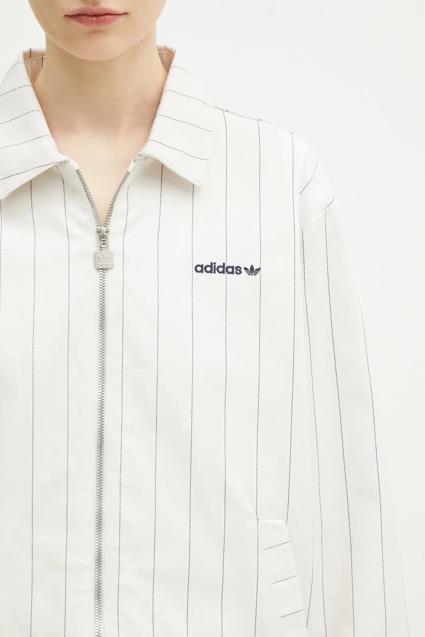 Куртка в тонкую полоску с буквой H - фото 4