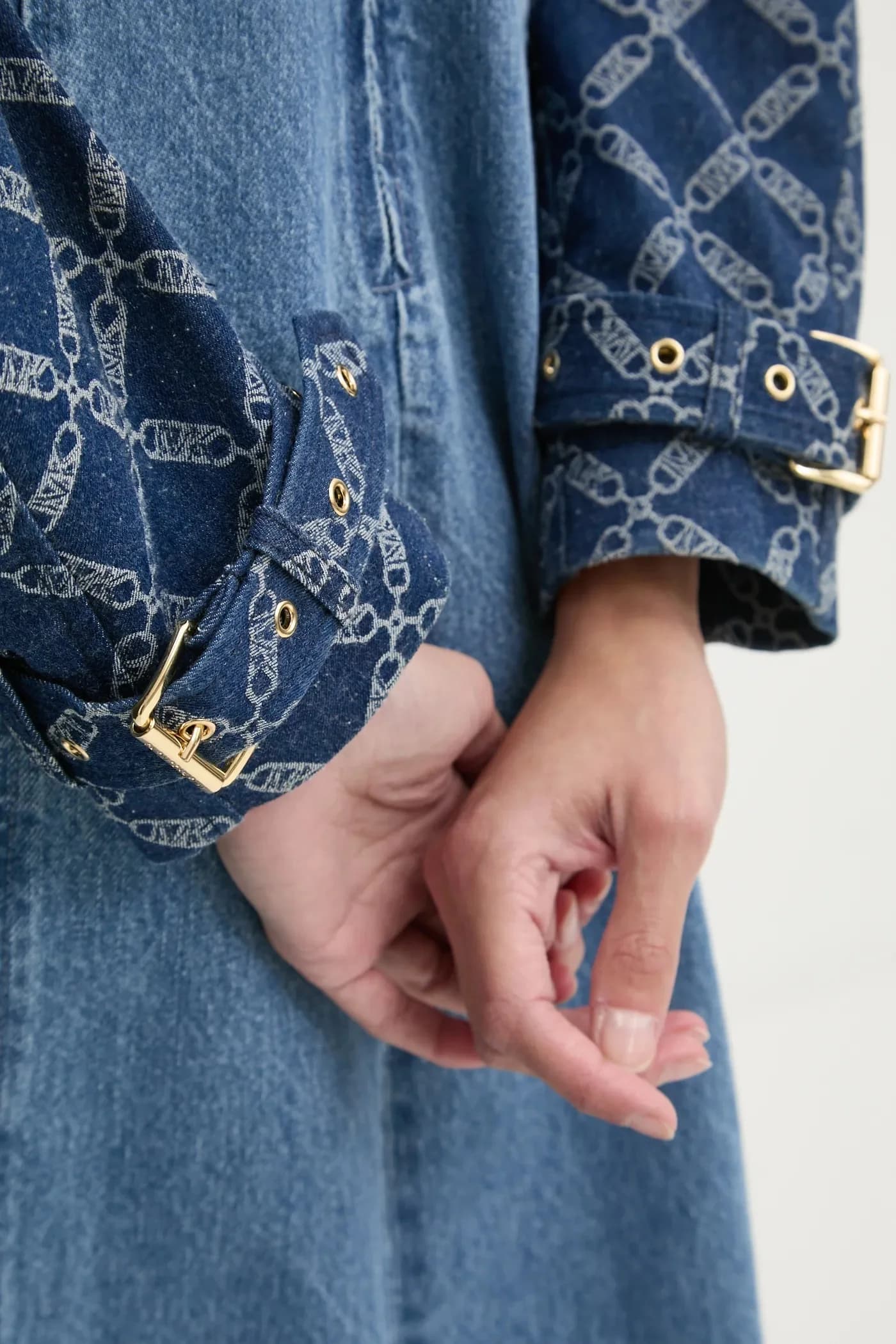 Креативная куртка из переработанного материала - фото 7