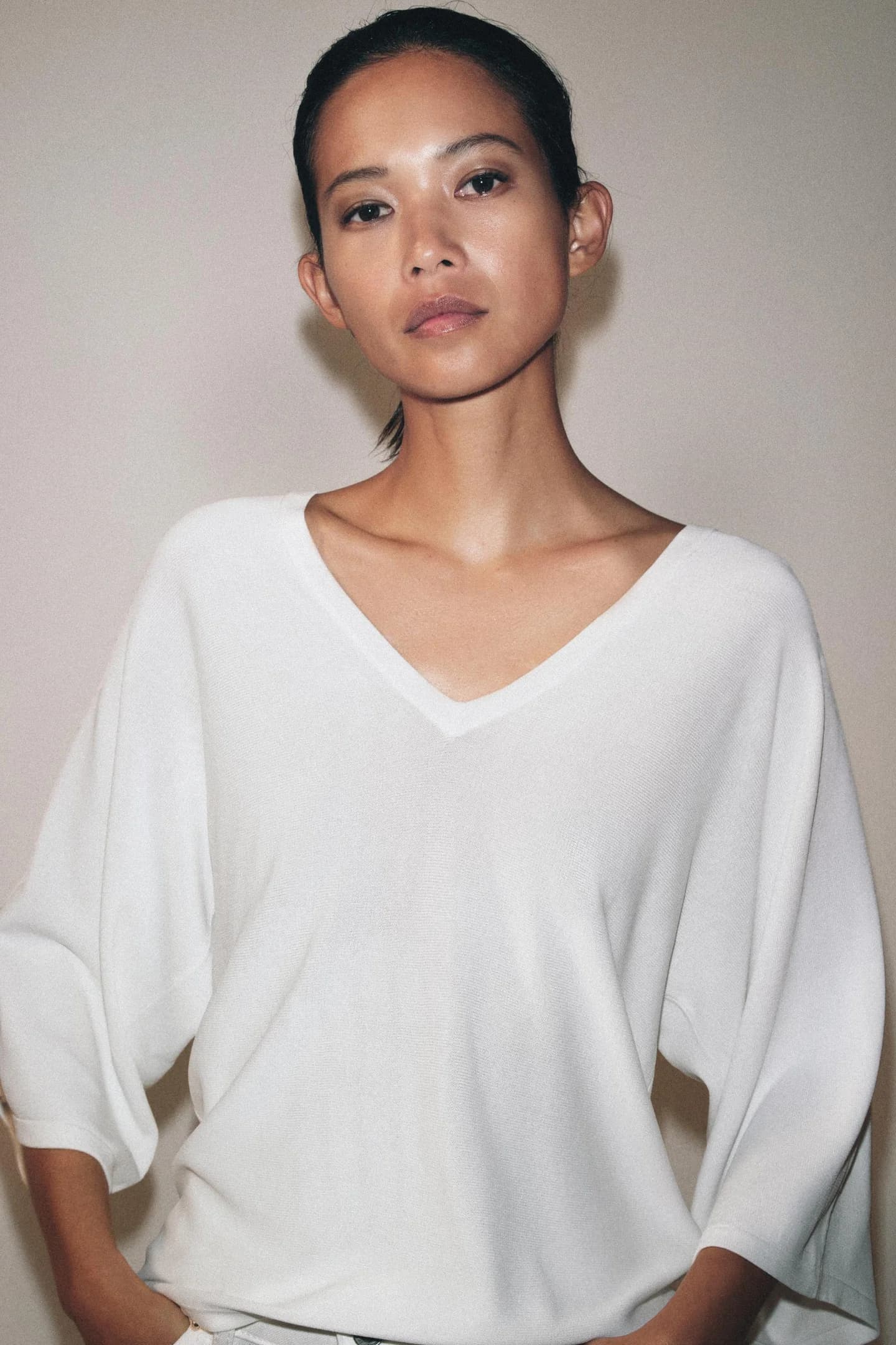 СВИТЕР С V-ОБРАЗНЫМ ВЫРЕЗОМ