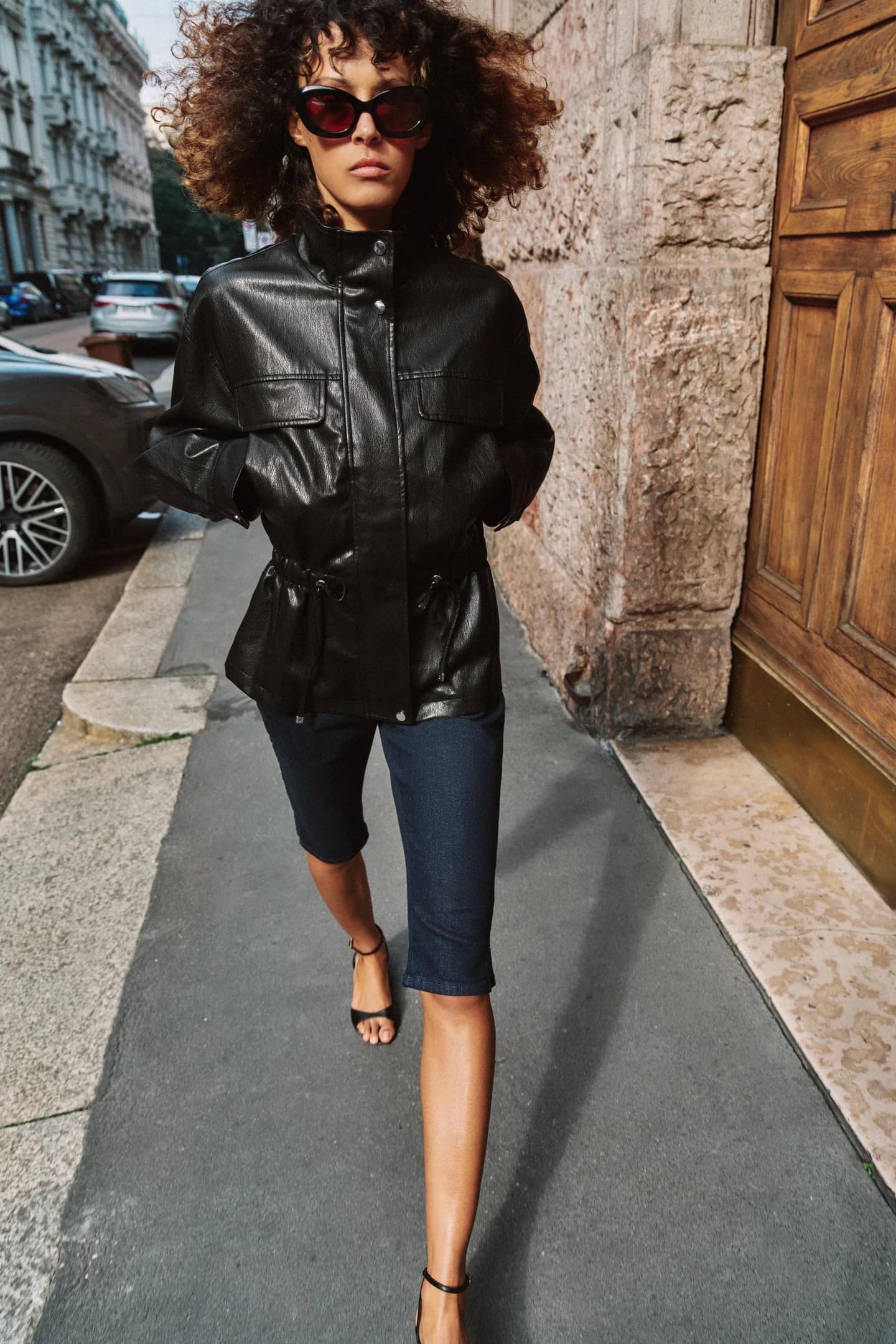 КУРТКА ИЗ ИСКУССТВЕННОЙ КОЖИ С ВЫСОКИМ ВОРОТНИКОМ