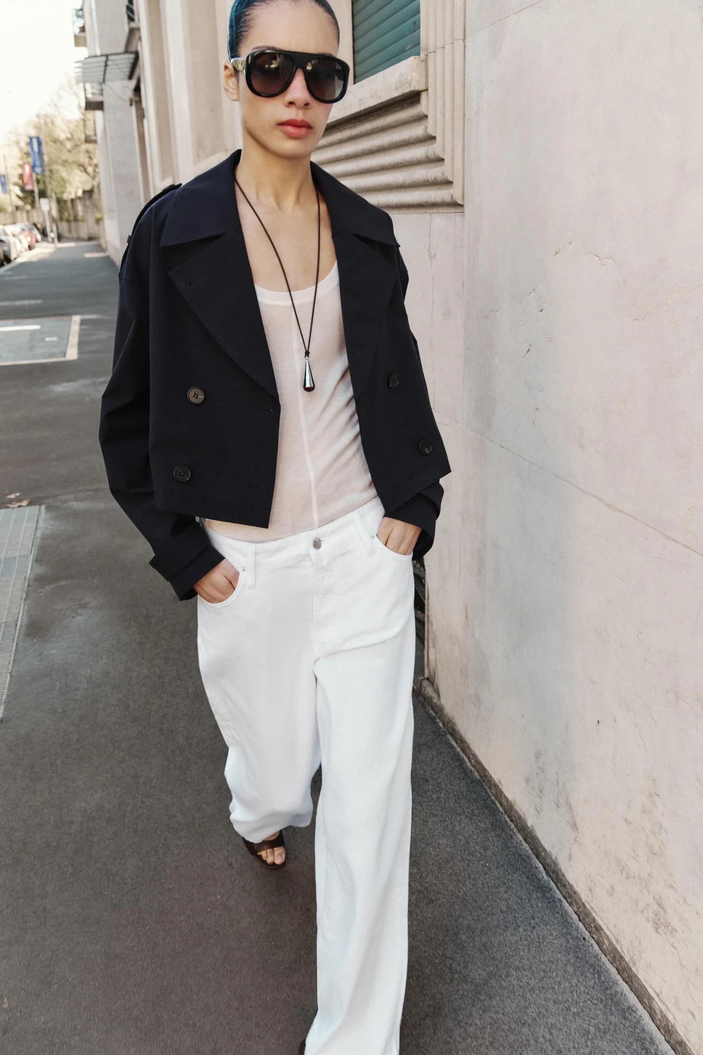 КОРОТКОЕ ДВОЙНОЕ ПАЛЬТО С ШЛЕЗОМ