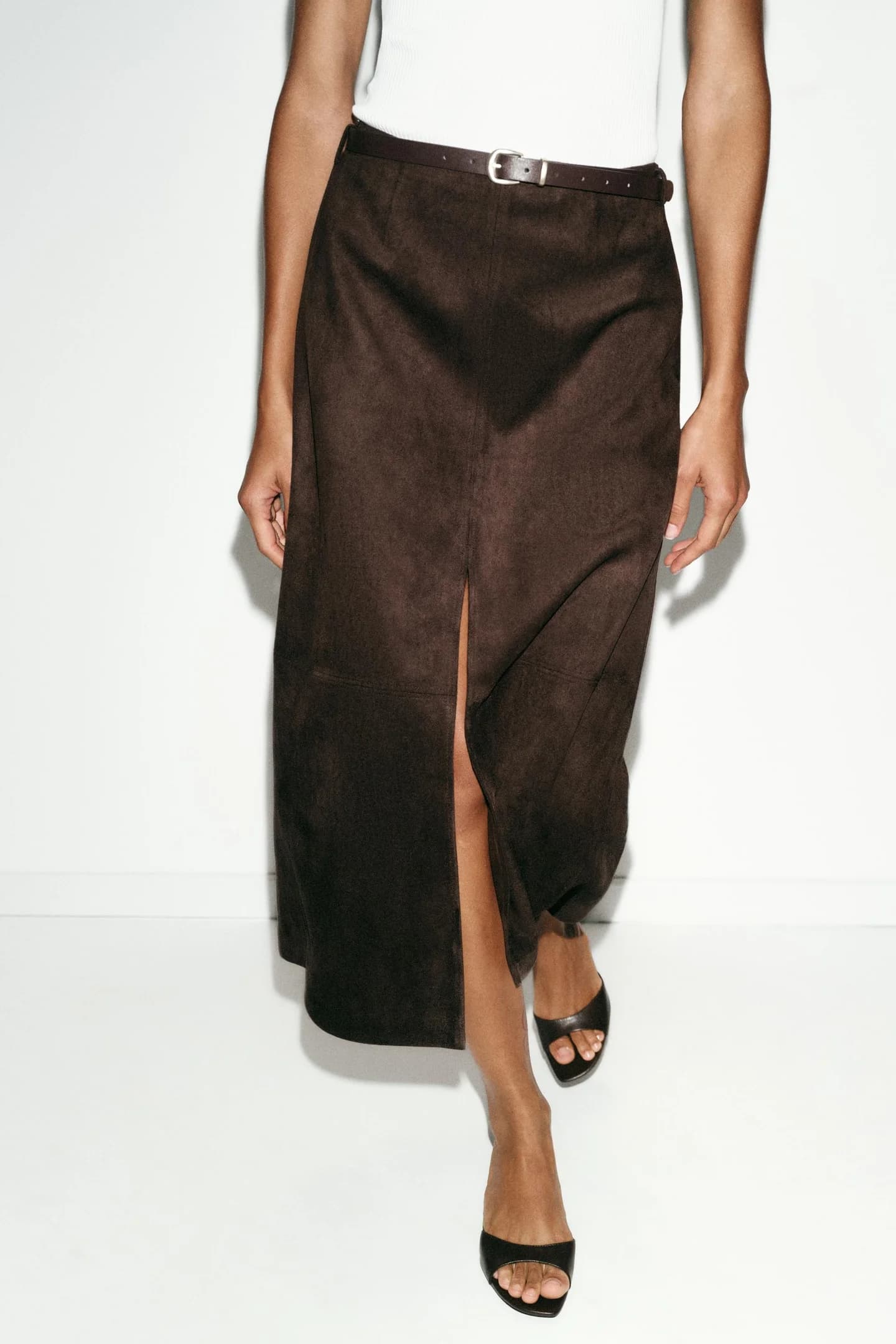 ЮБКА ИЗ ИСКУССТВЕННОЙ ЗАМШИ С ПОЯСОМ