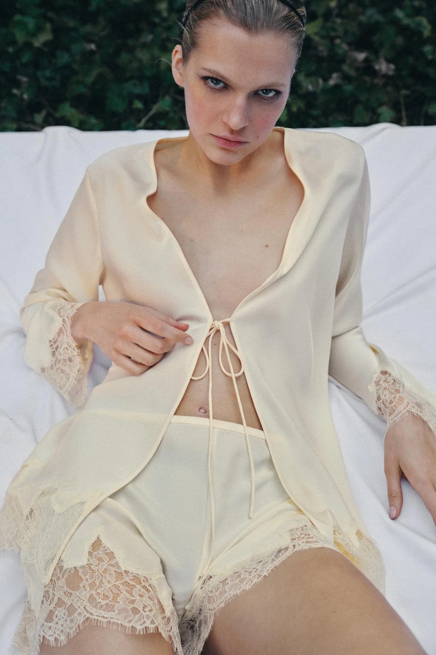 ШОРТЫ ИЗ АТЛАСА И КРУЖЕВА ИЗ НИЖНЕГО БЕЛЬЯ