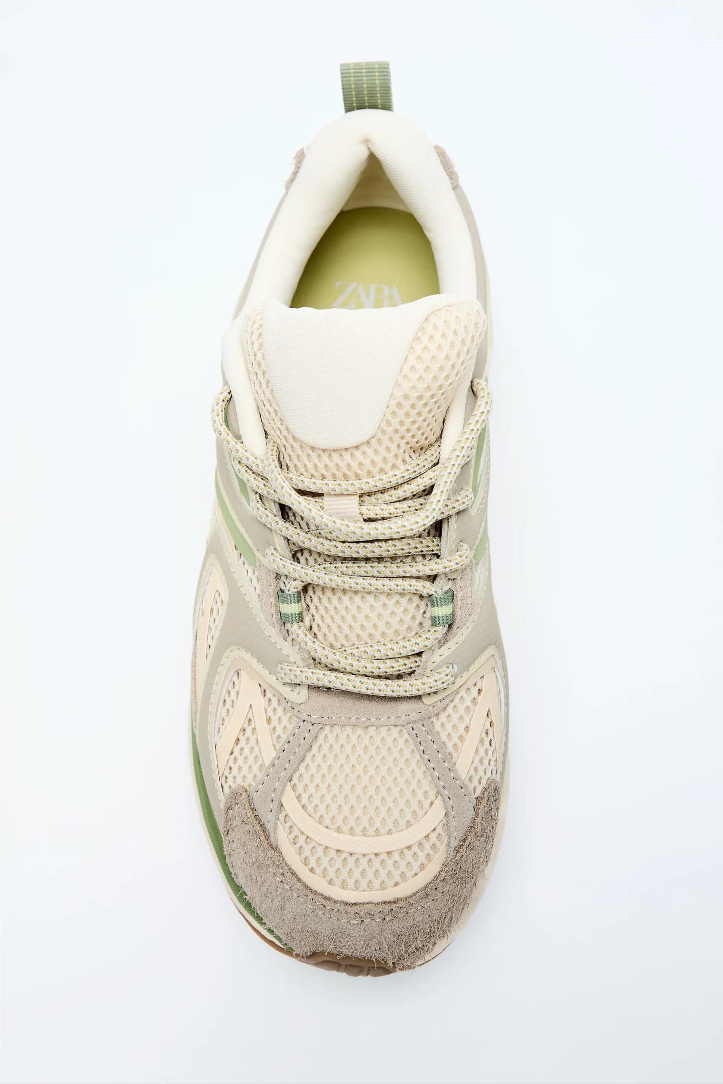 СПОРТИВНЫЕ КРОССОВКИ С КОНТРАСТНЫМИ ВСТАВКАМИ