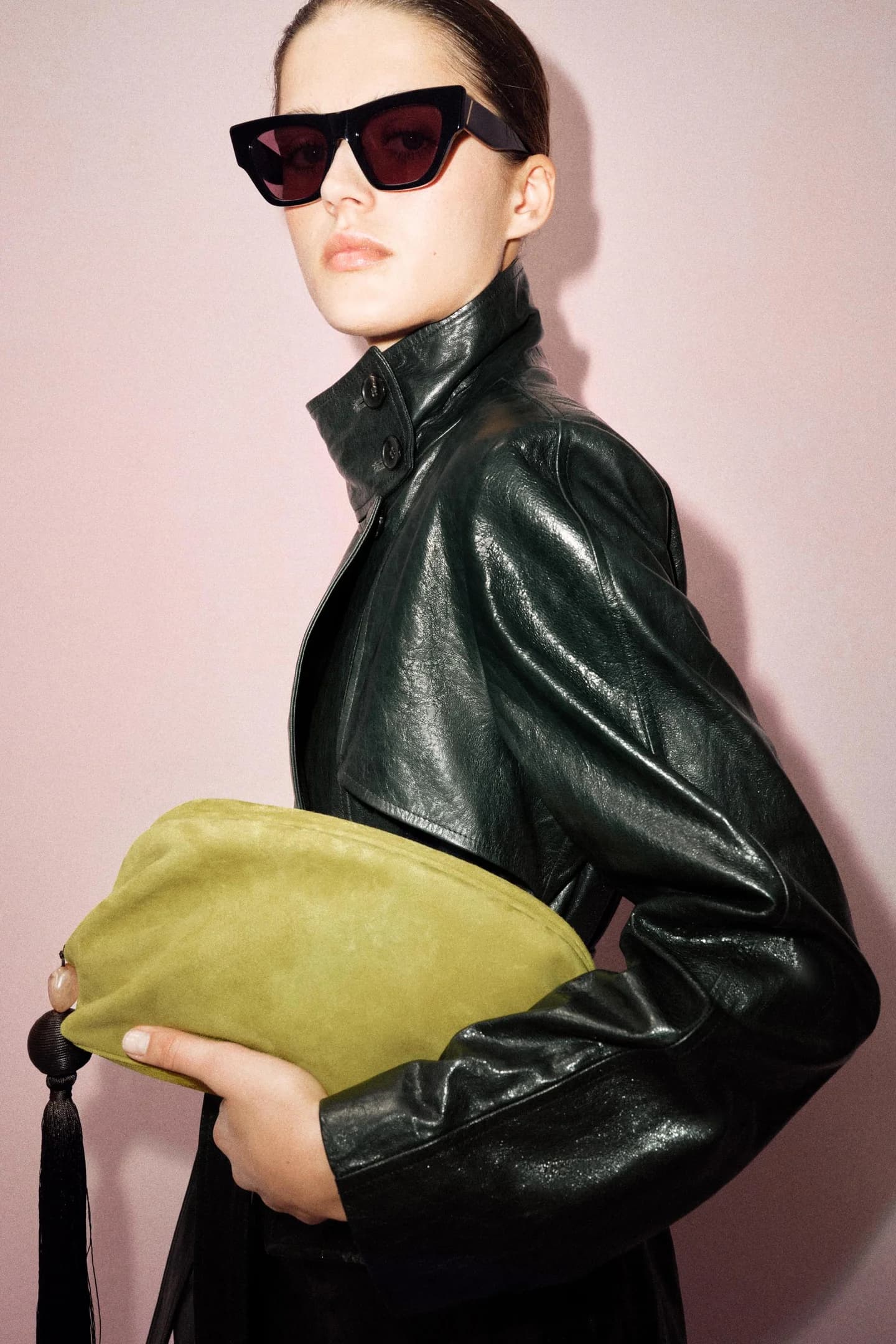 КОЖАНЫЙ Клатч с кисточкой - фото 4