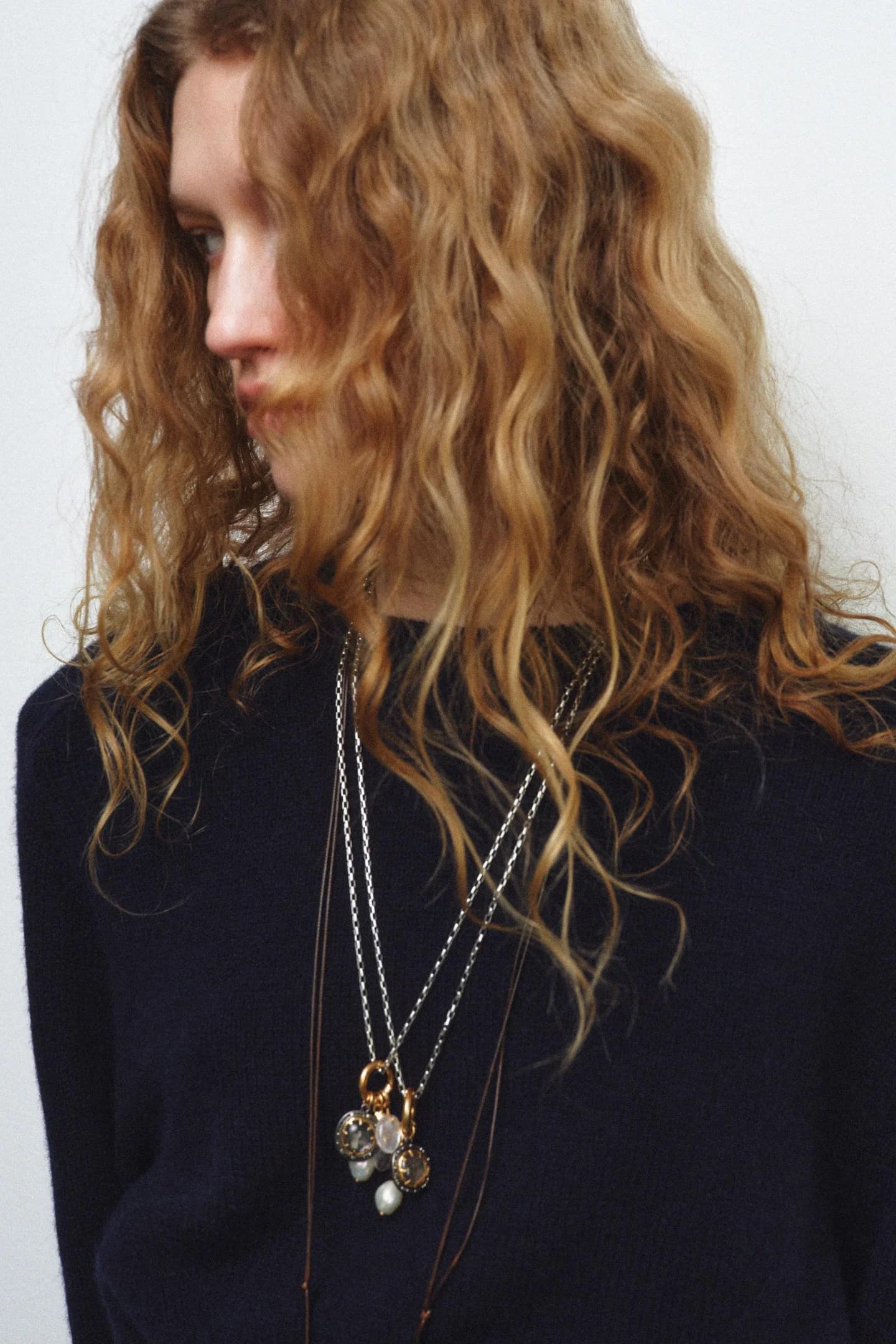 НАБОР ИЗ 3-Х ОЖЕРЕЛЬЕ С КАМНЯМИ И ПОДВЕСКАМИ - фото 2