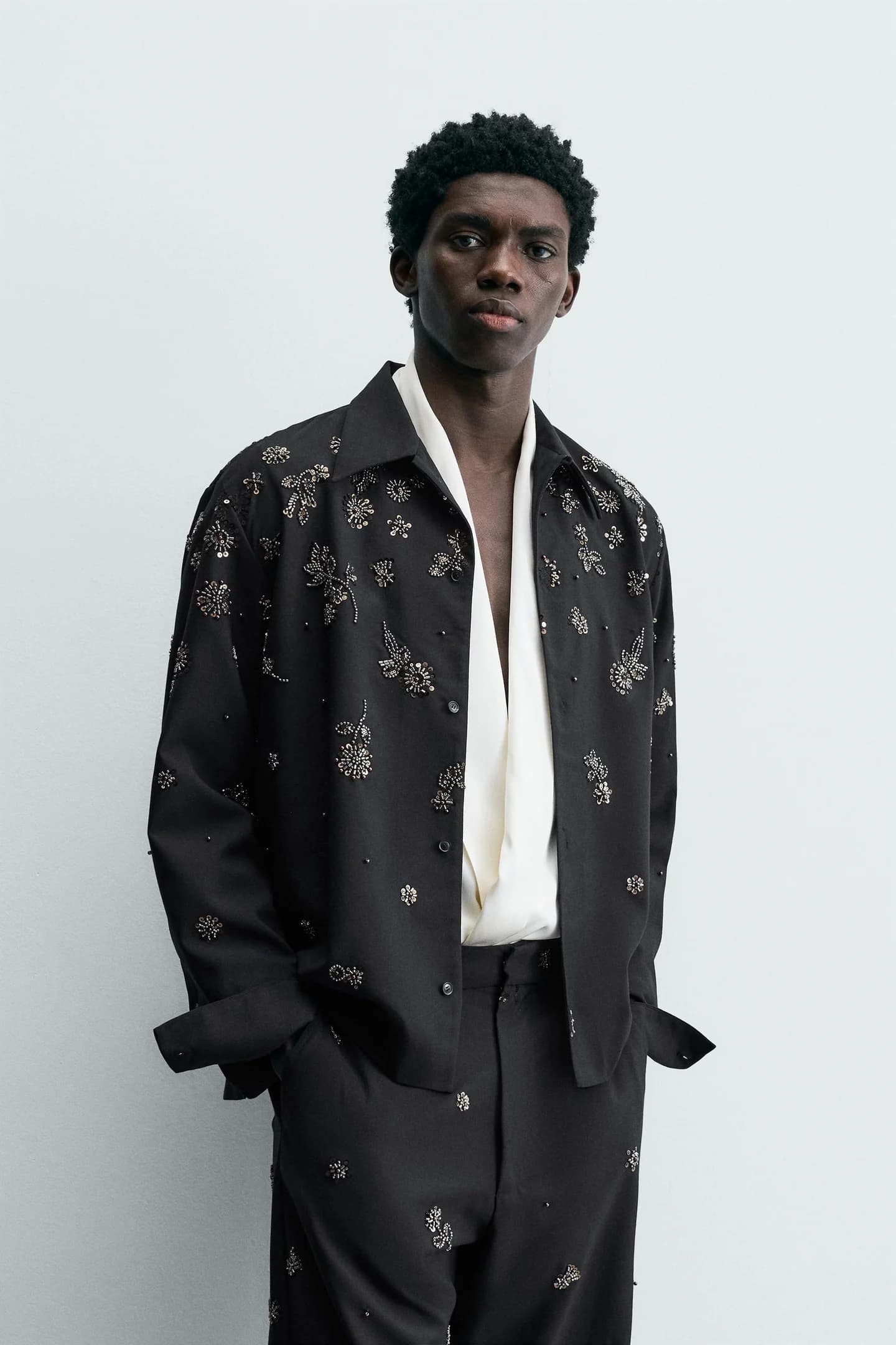 РУБАШКА С ПАЙЕТКАМИ, ОГРАНИЧЕННАЯ ВЫПУСКА