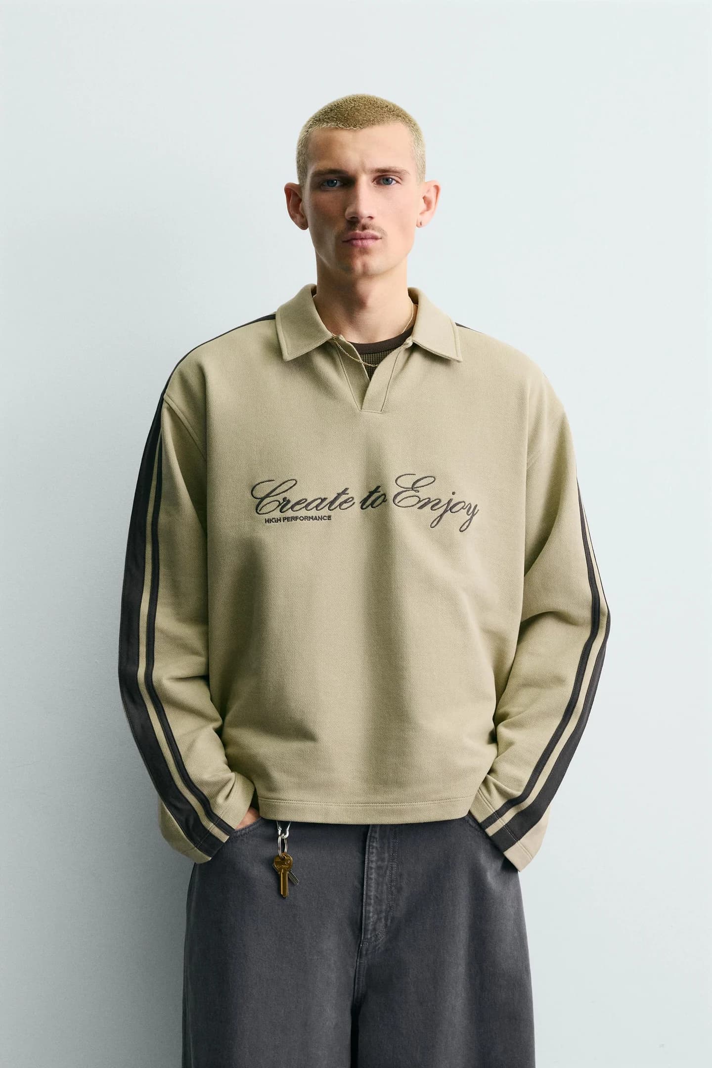 СВИТШОТ BOXY С ВЫШИВКОЙ И ПОЛОСАМИ