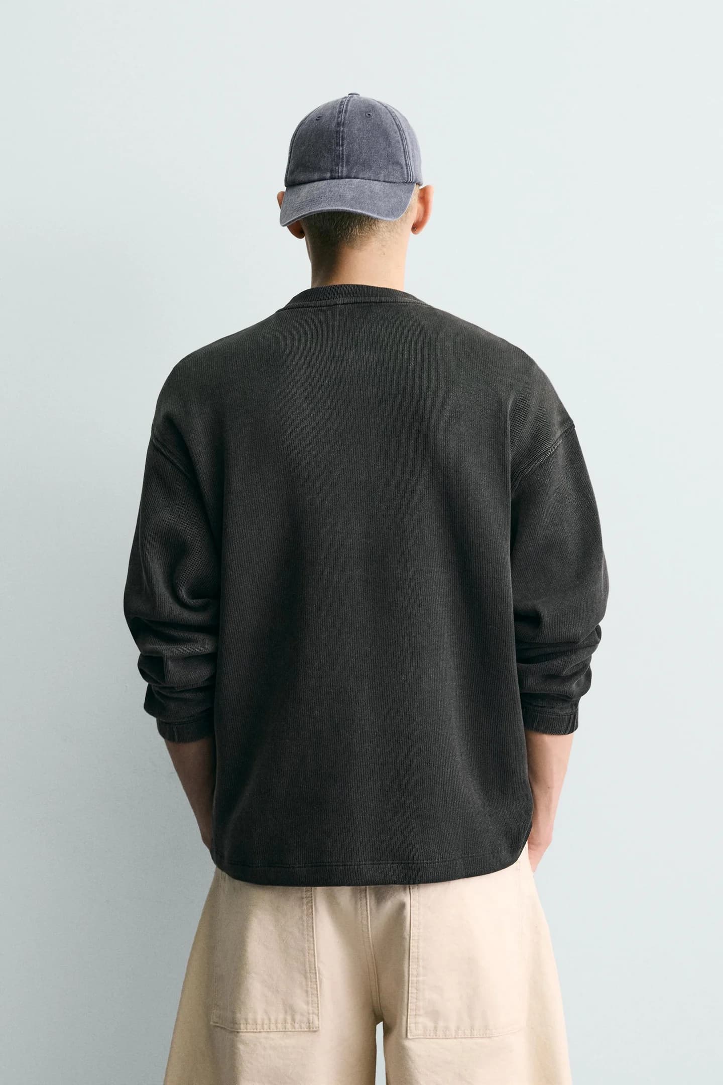 СВИТШОТ ИЗ СТРУКТУРНОЙ ТКАНИ С ВЫРЕЗОМ ХЕНЛИ - фото 2