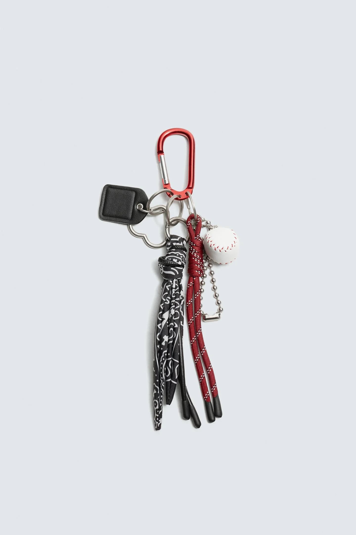 БРЕЛОК С РАЗЛИЧНЫМИ ПОДВЕСКАМИ