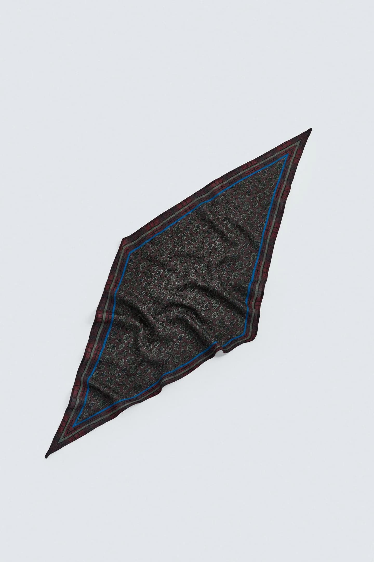 ШАРФ ИЗ ШЕРСТИ И ШЕЛКА С МОТИФОМ ПЕЙСЛИ, ОГРАНИЧЕННАЯ ВЫПУСК