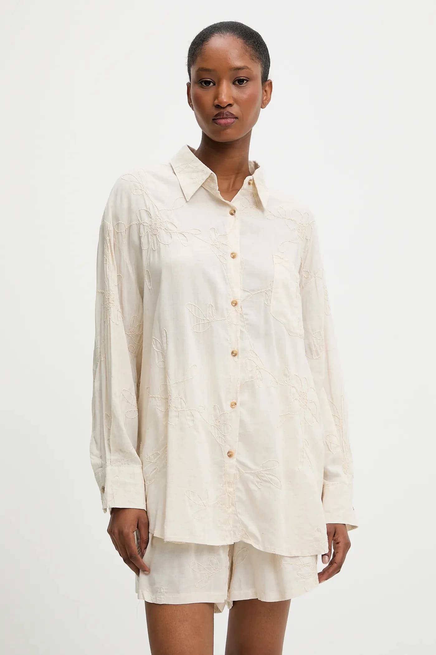 Льняная рубашка и шорты - фото 2